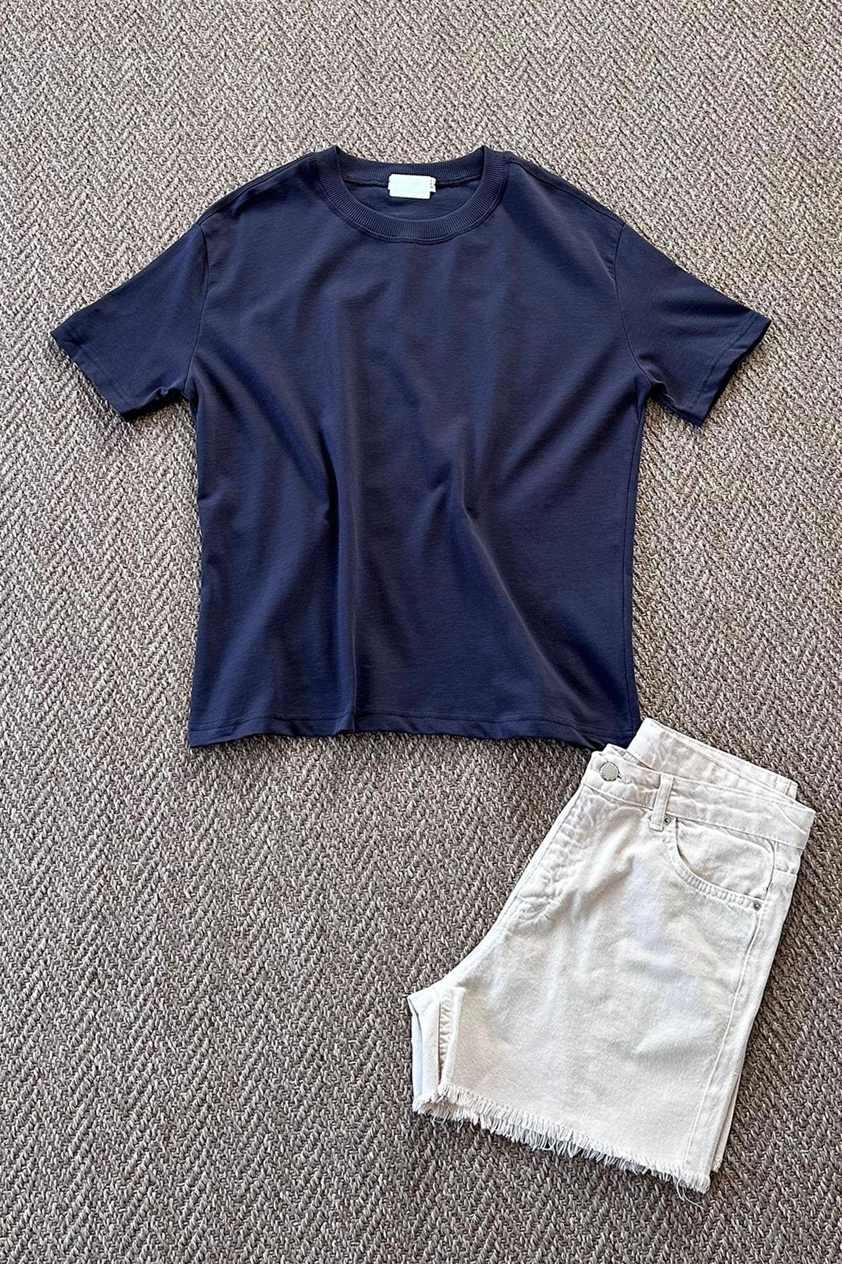 Kadın Karyoka Dikiş Detaylı Kalın Kumaş Basic Tshirt - FÜME