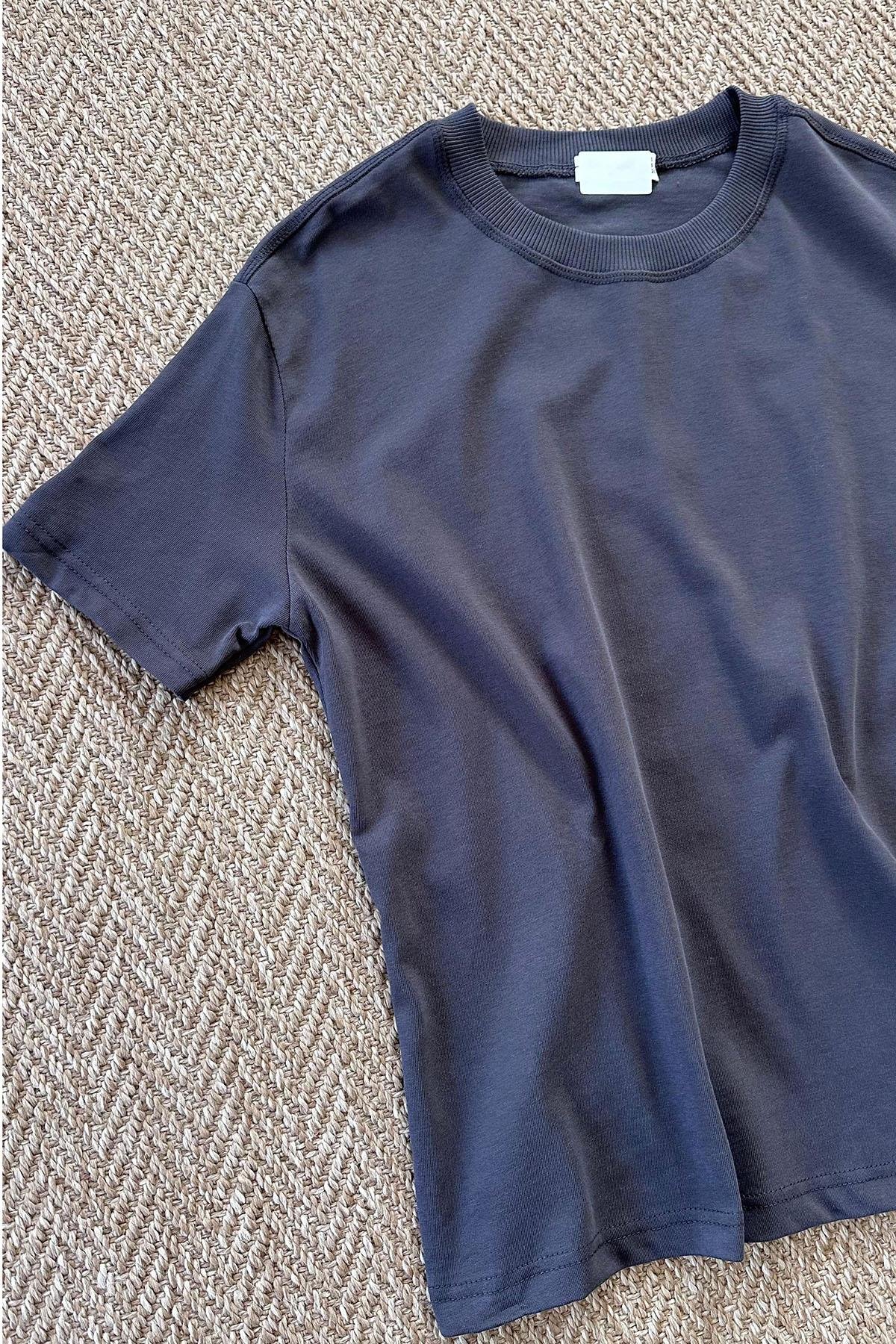 Kadın Karyoka Dikiş Detaylı Kalın Kumaş Basic Tshirt - FÜME