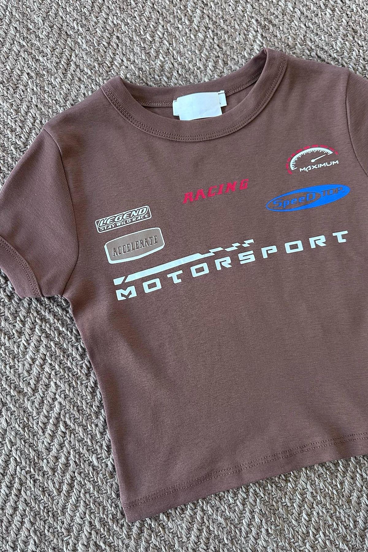 Kadın Motosport Baskılı Ribana Kol Crop Tshirt - KAHVE