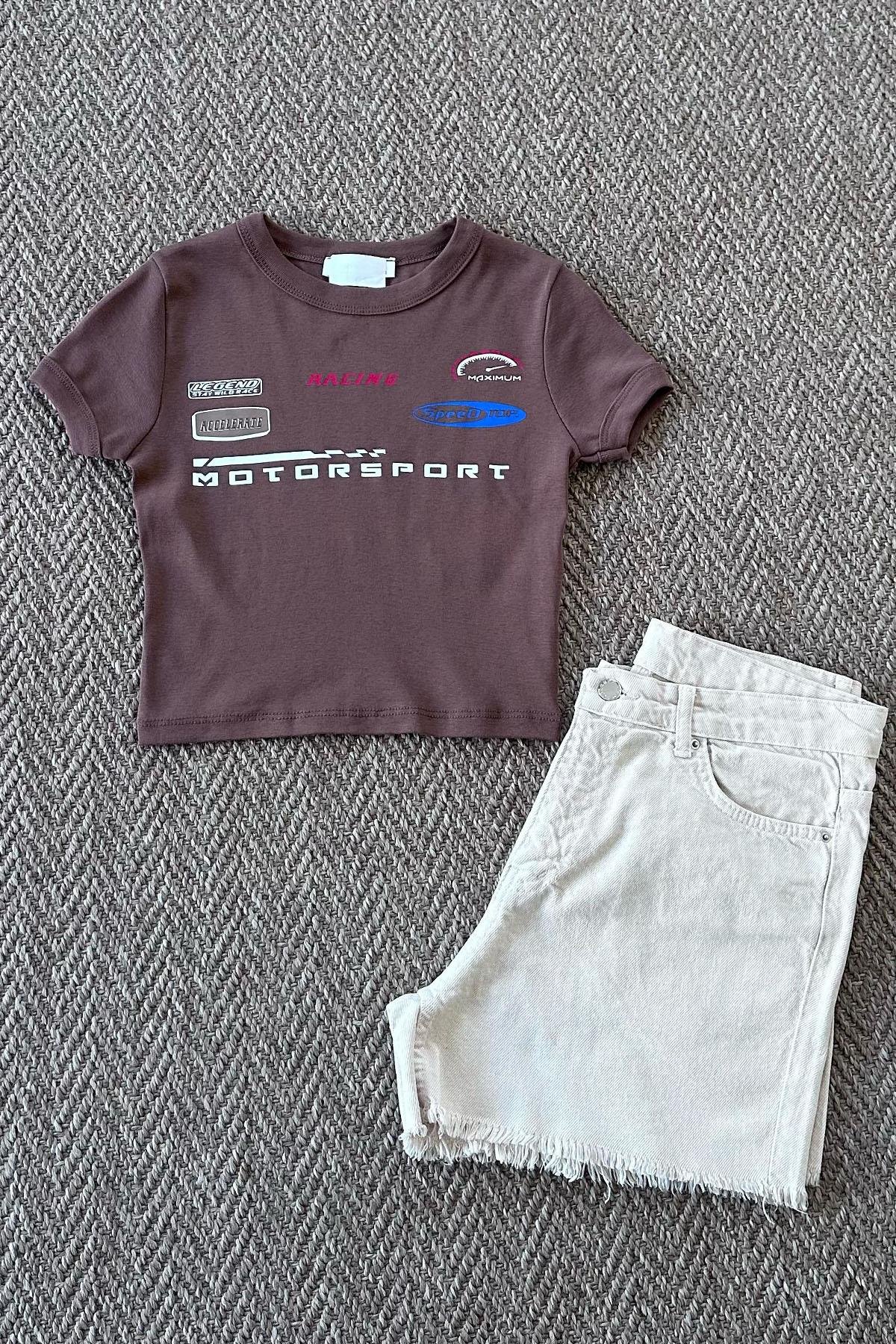 Kadın Motosport Baskılı Ribana Kol Crop Tshirt - KAHVE
