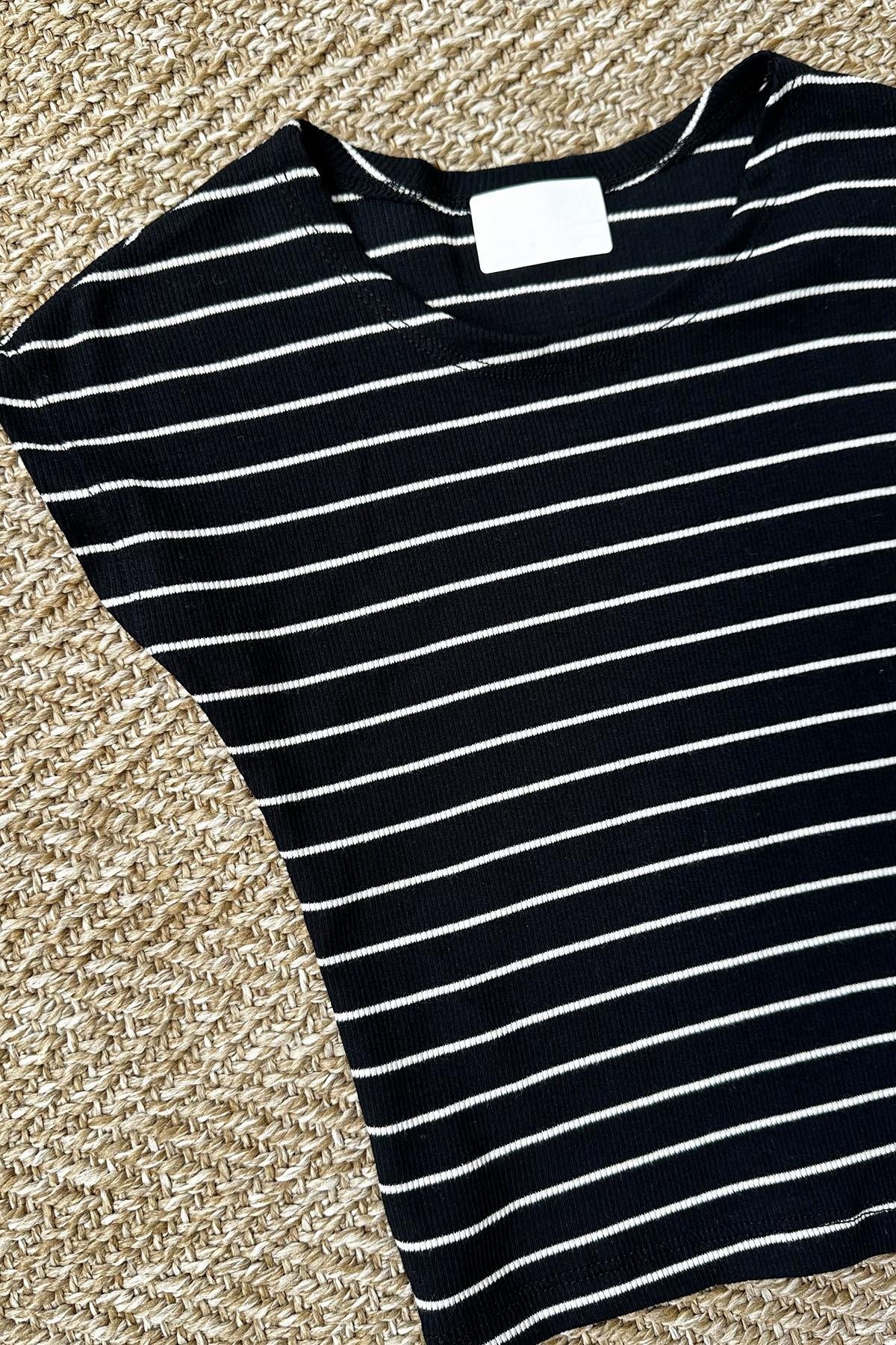 Kadın Sıfır Kol Crop Tshirt - SİYAH ÇİZGİLİ