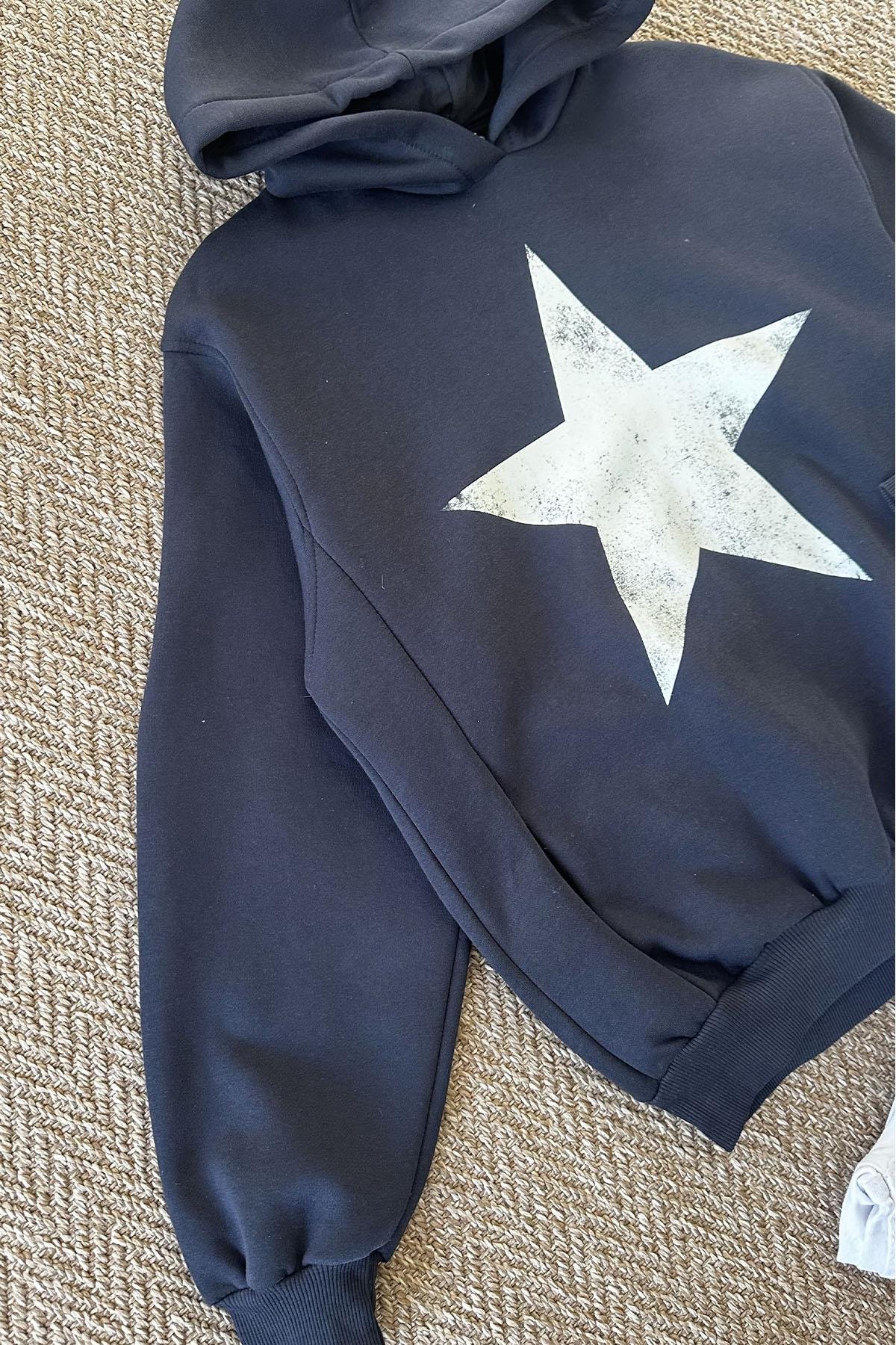 Kadın Yıldız Baskılı Kapüşonlu Sweatshirt - ANTRESİT