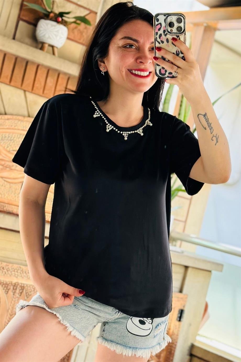 Bisiklet Yaka Yakası Taş Ve İnci Süslemeli Tshirt SİYAH