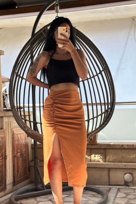 Büzgülü Yırtmaçlı Atlas Kumaş Etek Taba