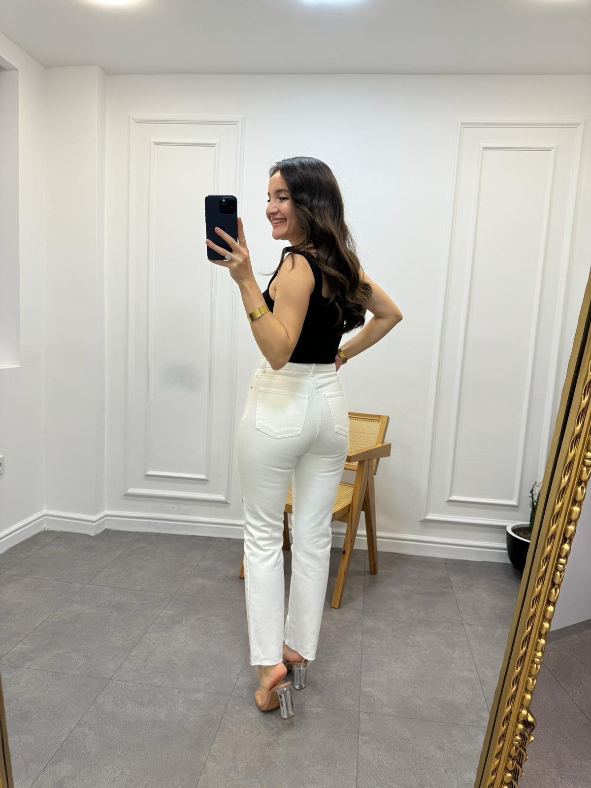 Beyaz Yüksek Bel Paçası Kesik Mom Jean 0520