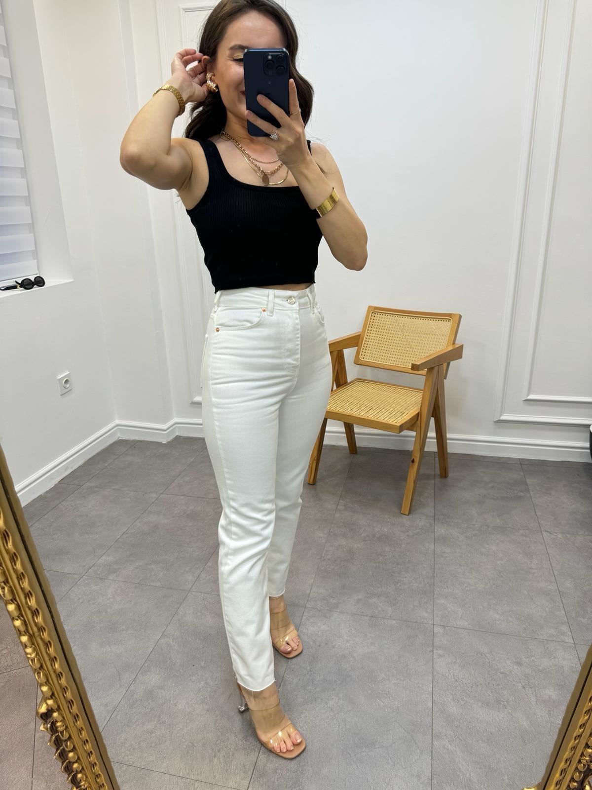 Beyaz Yüksek Bel Paçası Kesik Mom Jean 0520