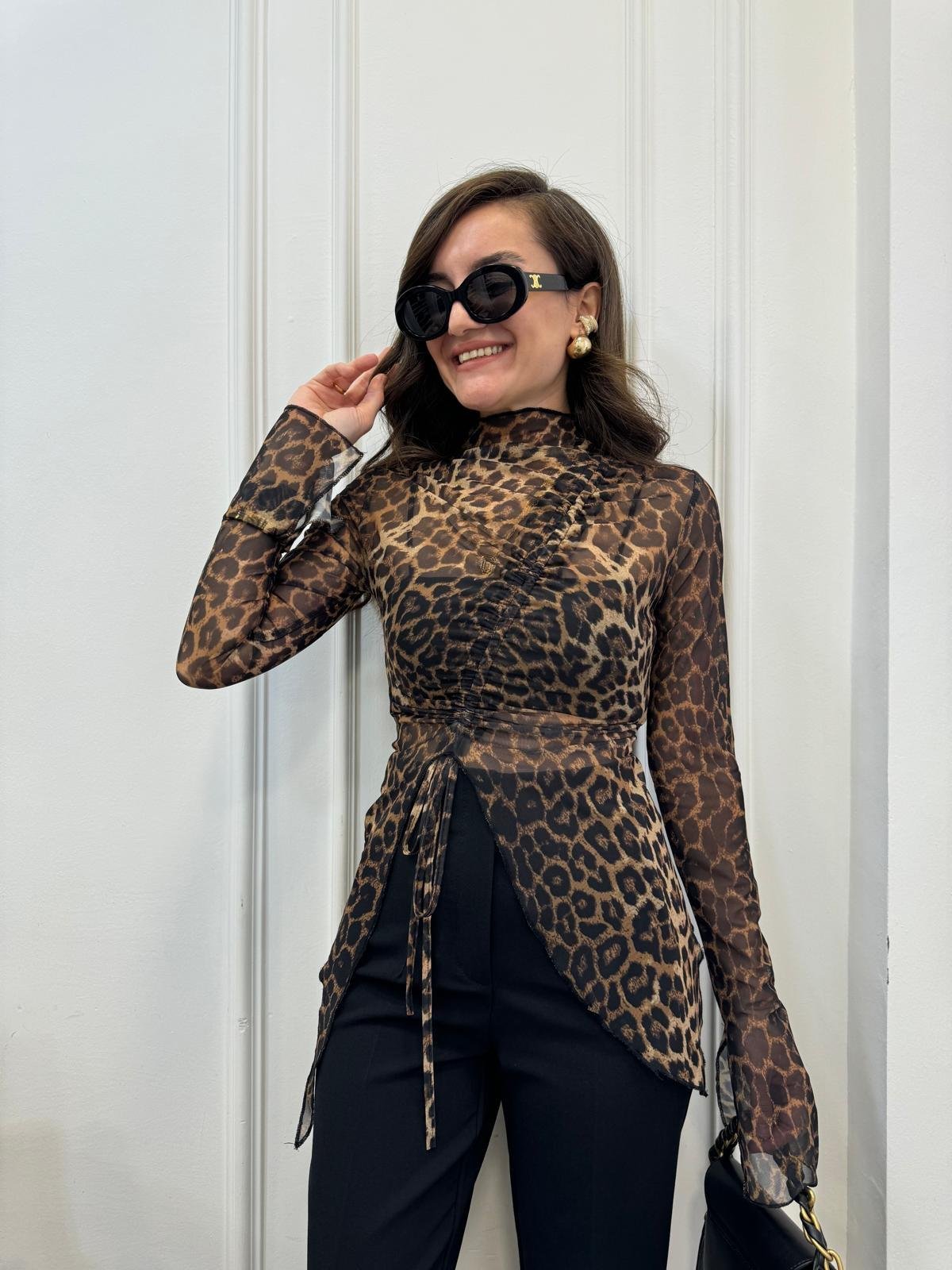 Kahve rengi Leopar Desenli Büzgülü Kol Detaylı Tül Bluz 2503