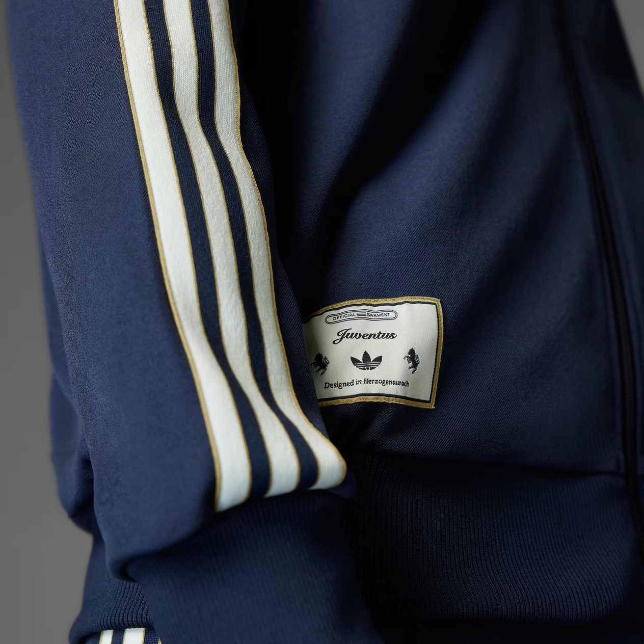 adidas Juventus Terrace Icons Erkek Sweatshirt