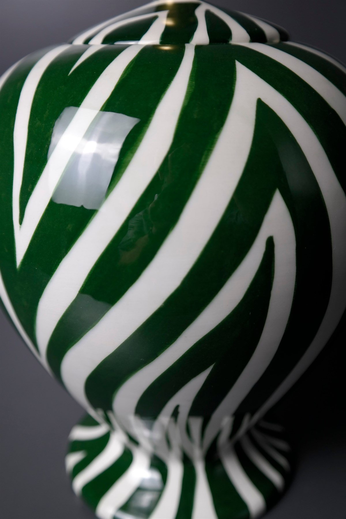 Yeşil Beyaz Zebra Desenli Kapaklı Dekoratif Küp 27 Cm Dekoratif Küp