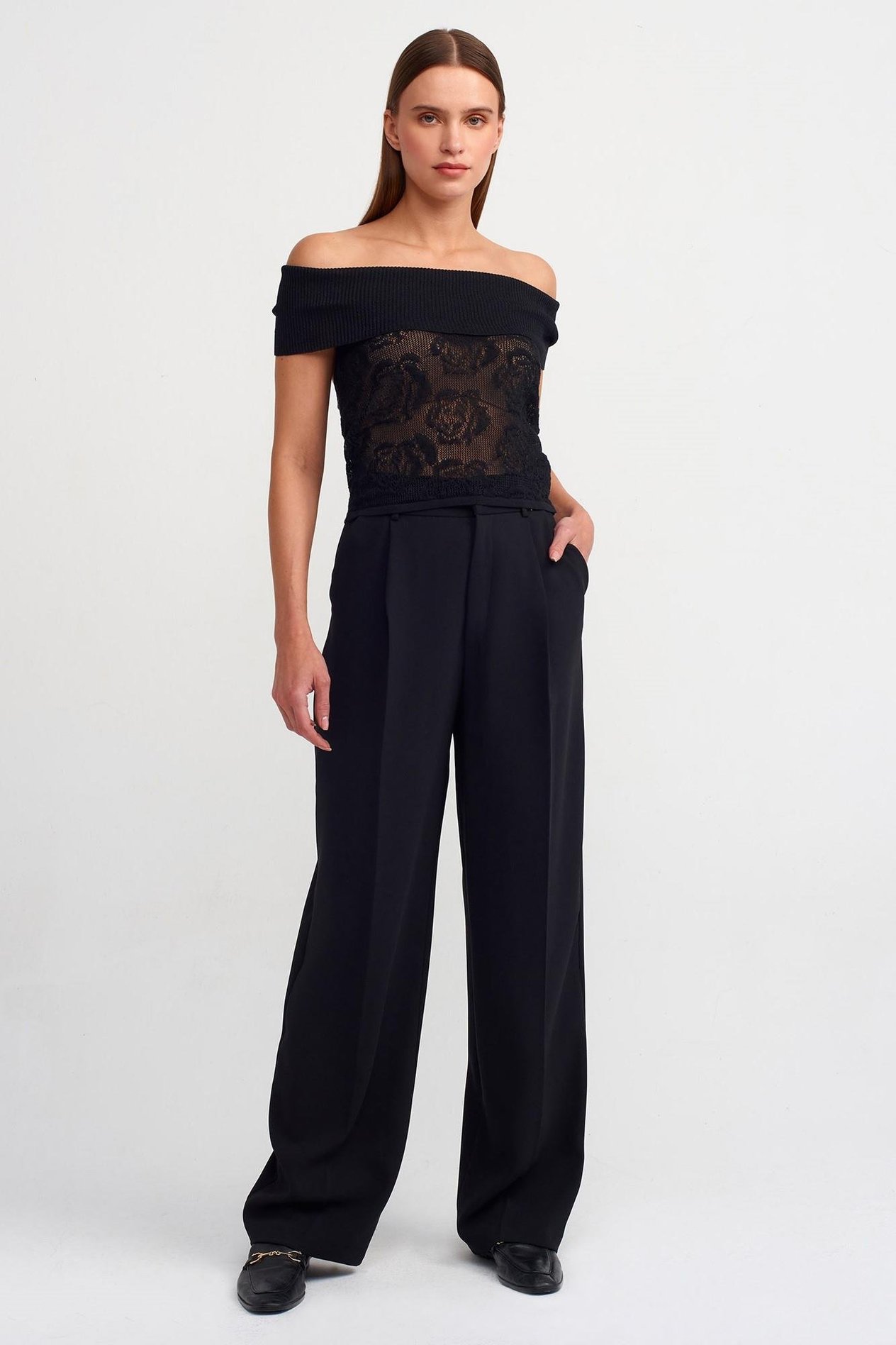 Bardot Yaka Çiçek Ajurlu Arkası Fiyonklu Bluz DL10581