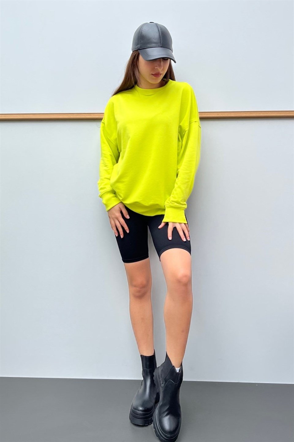Bisiklet Yaka Beli Yırtmaç Detaylı Sweatshirt MS9002