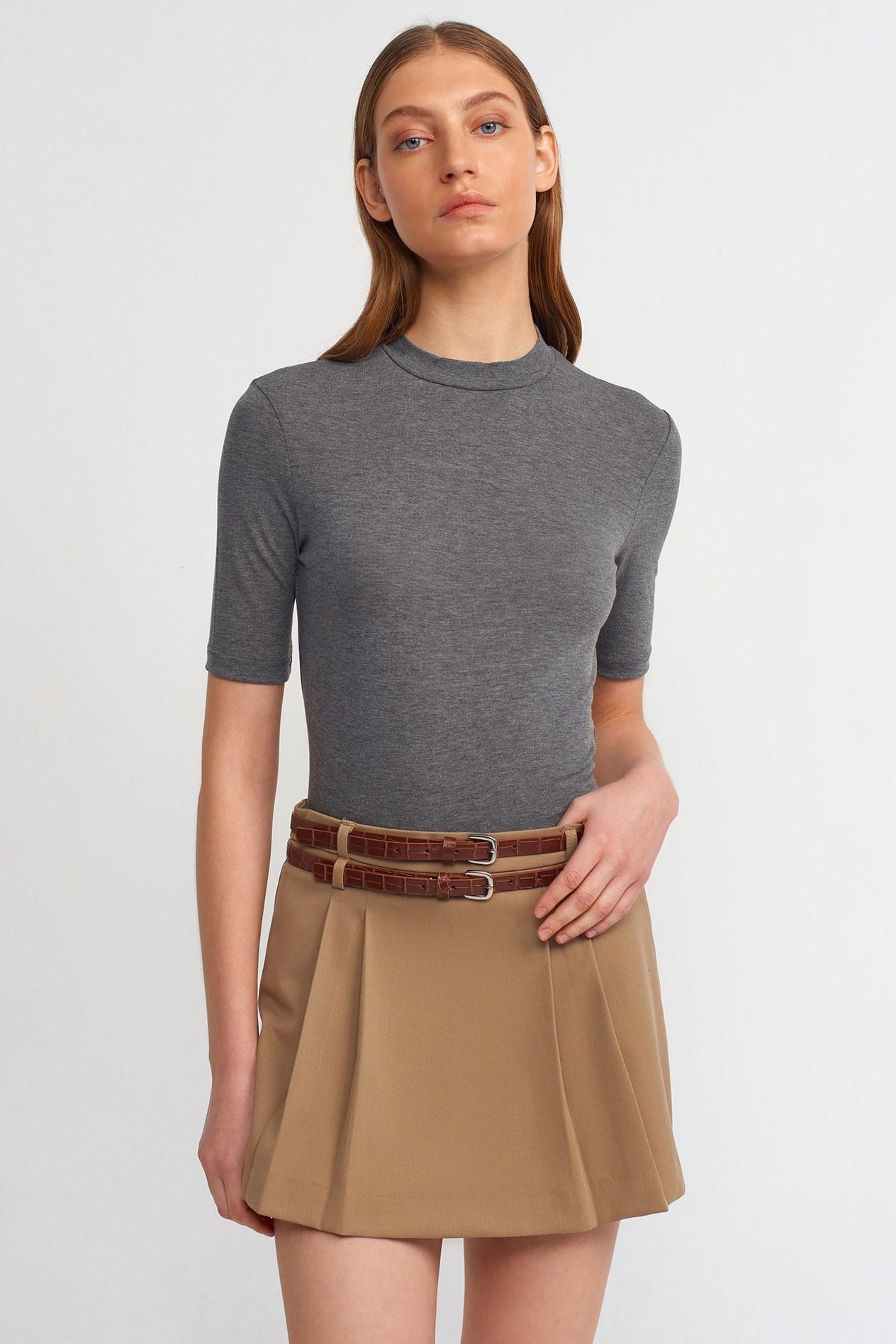 Yüksek Yakalı Kısa Kollu Basic T-shirt DL30481