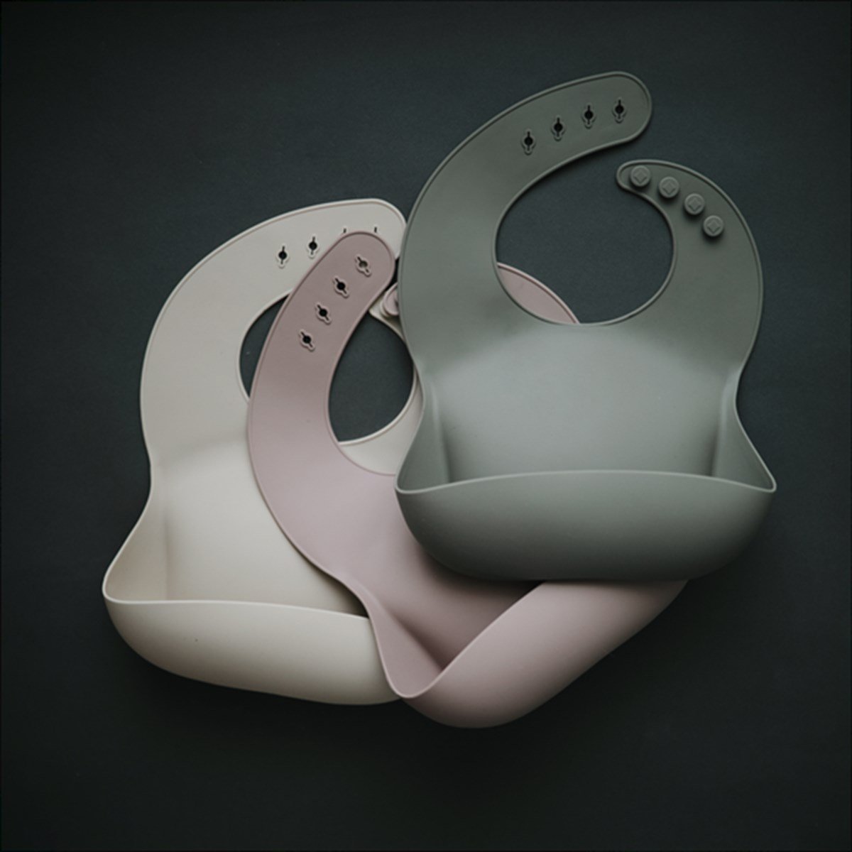 Mushie Silicone Bib Black Numbers - Mushie Silikon Önlük Siyah Numaralar