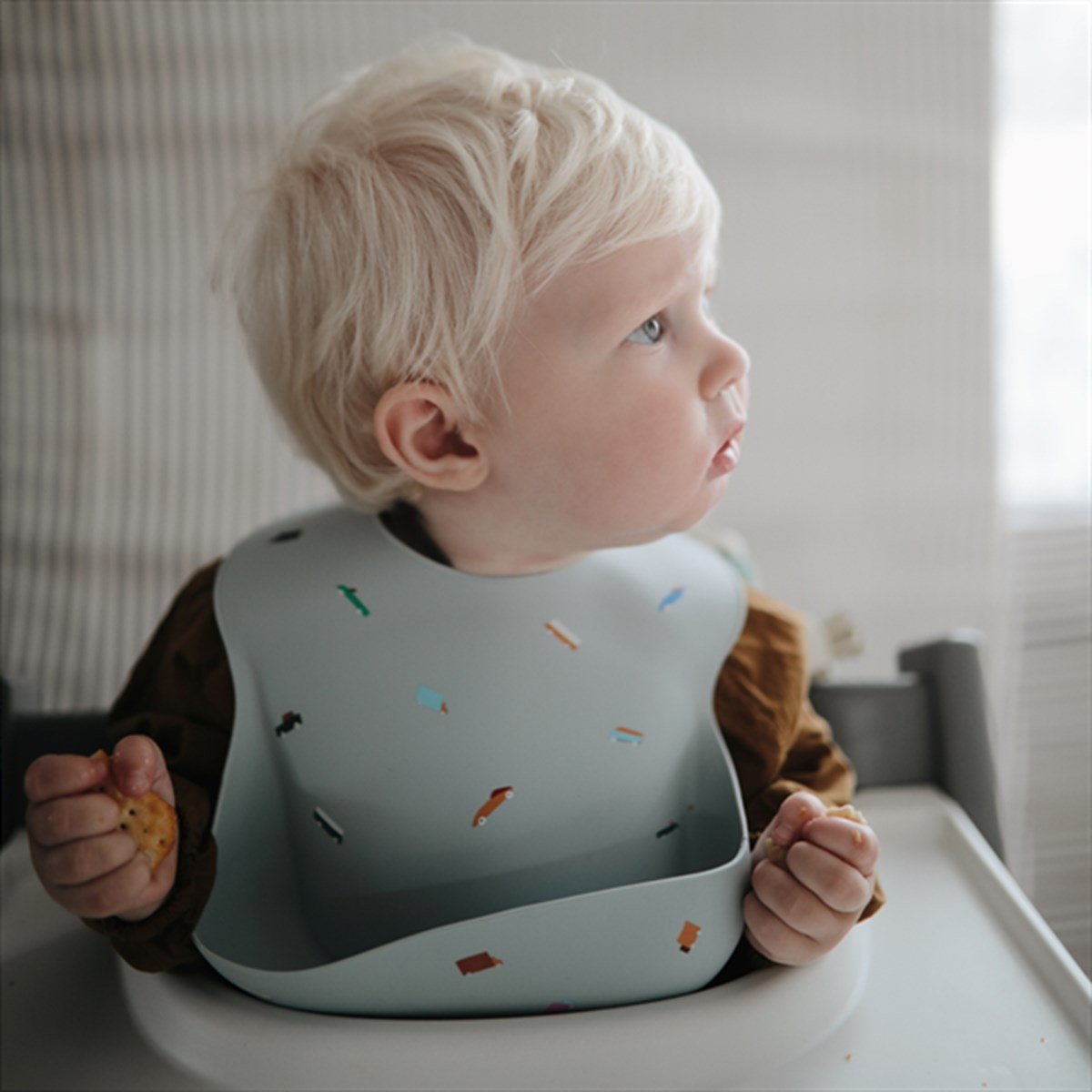 Mushie Silicone Bib Black Numbers - Mushie Silikon Önlük Siyah Numaralar