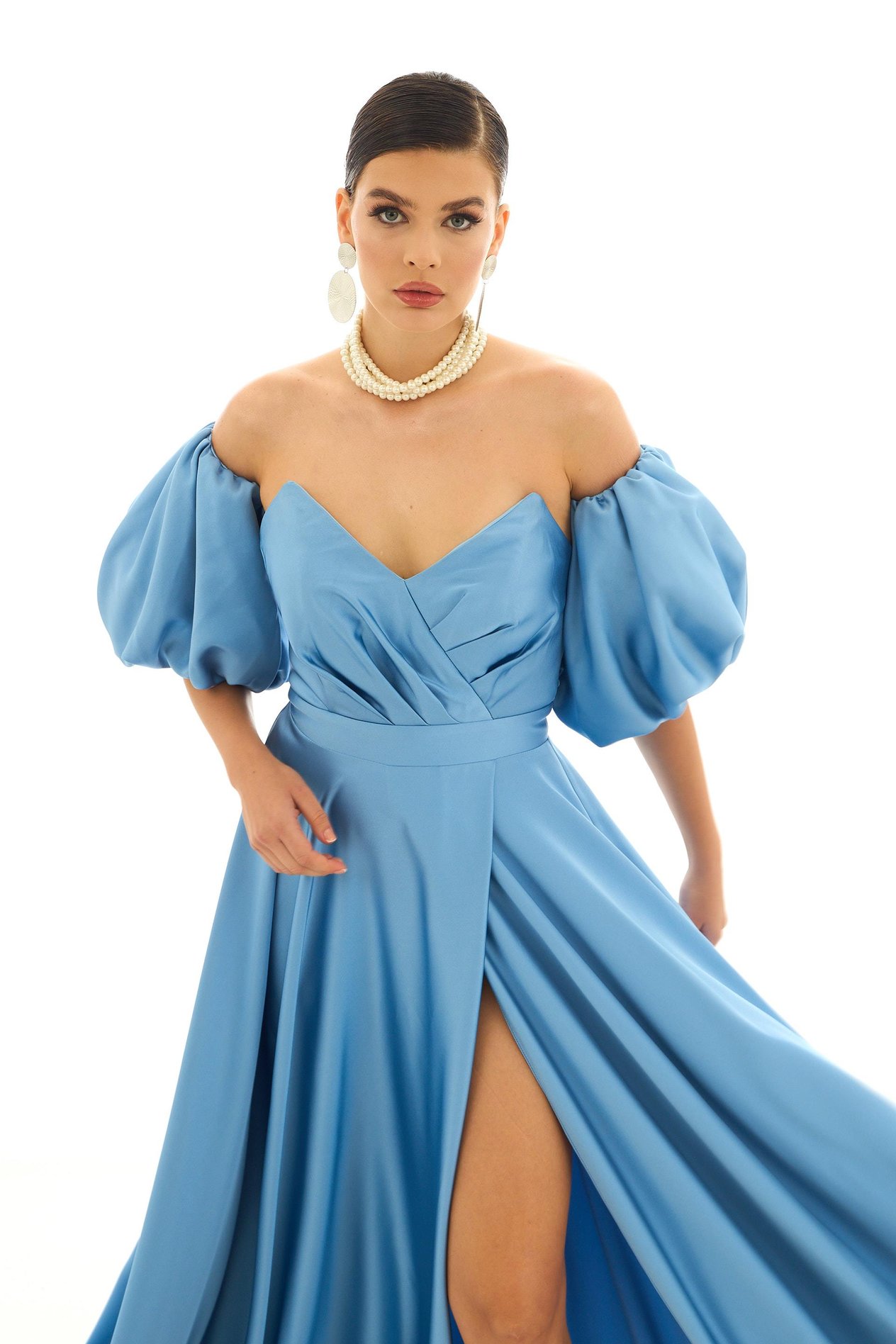 55778-54CARMENCarmen İndigo Saten Balon Kol Yırtmaçlı Uzun Abiye Elbise