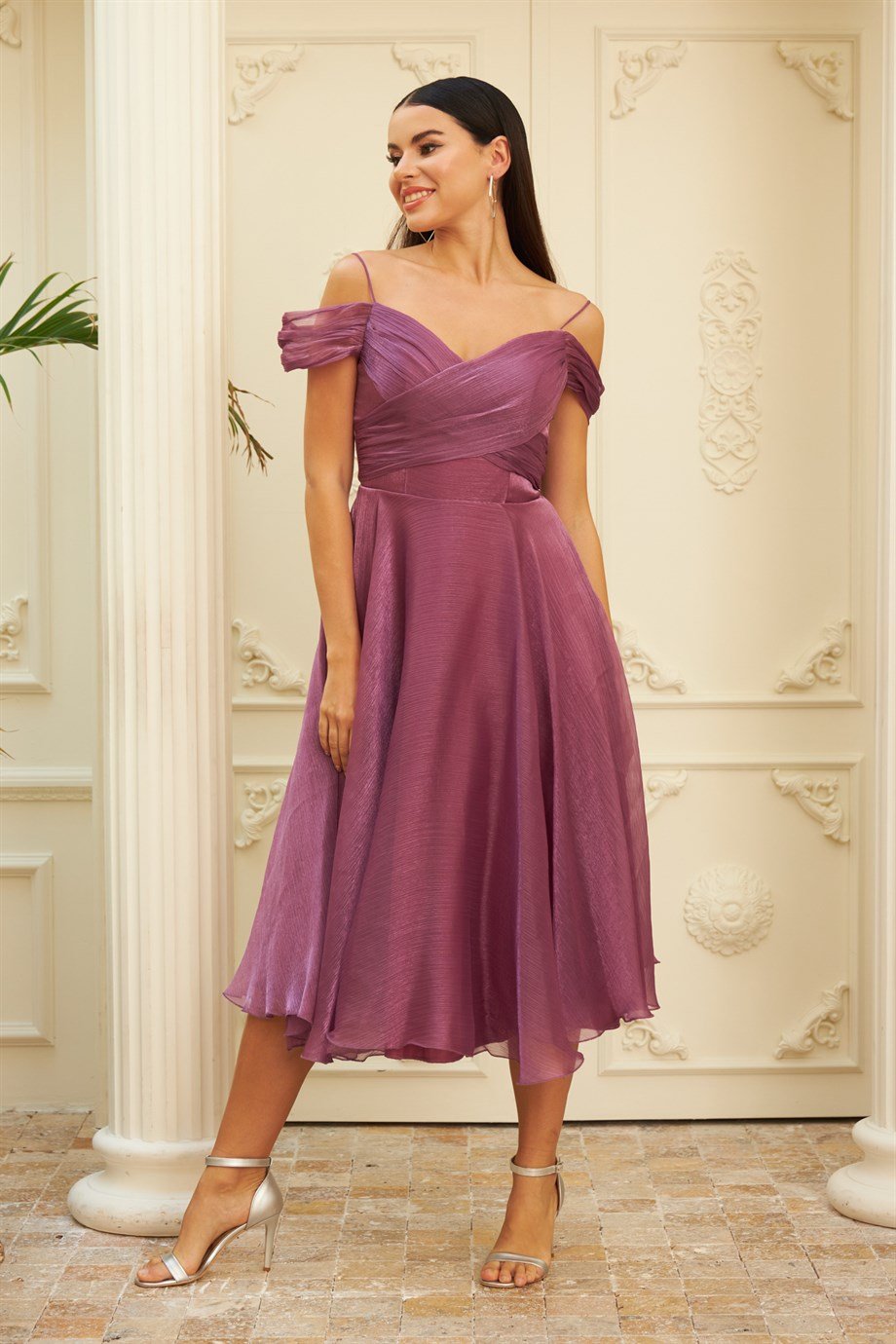 55893-8CARMENCarmen Fuşya Organze Düşük Kol Kısa Abiye Elbise