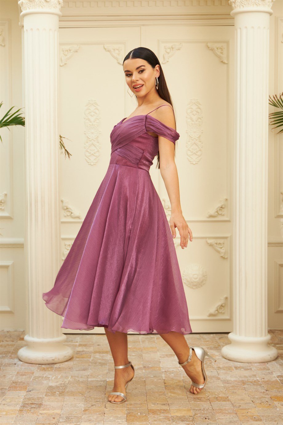 55893-8CARMENCarmen Fuşya Organze Düşük Kol Kısa Abiye Elbise