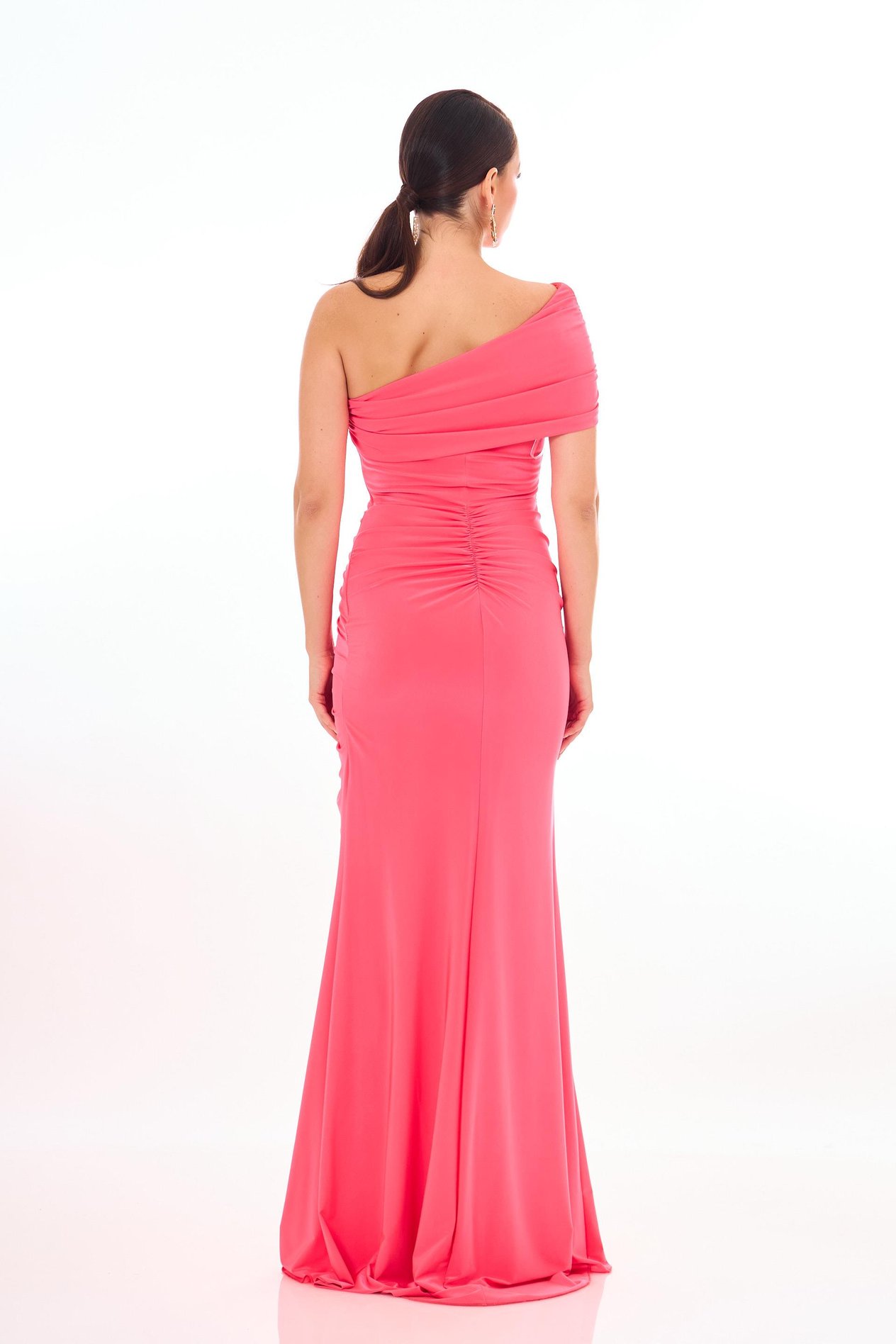 55929-22CARMENCarmen Pembe Tek Omuz Yırtmaçlı Sandy Abiye Elbise