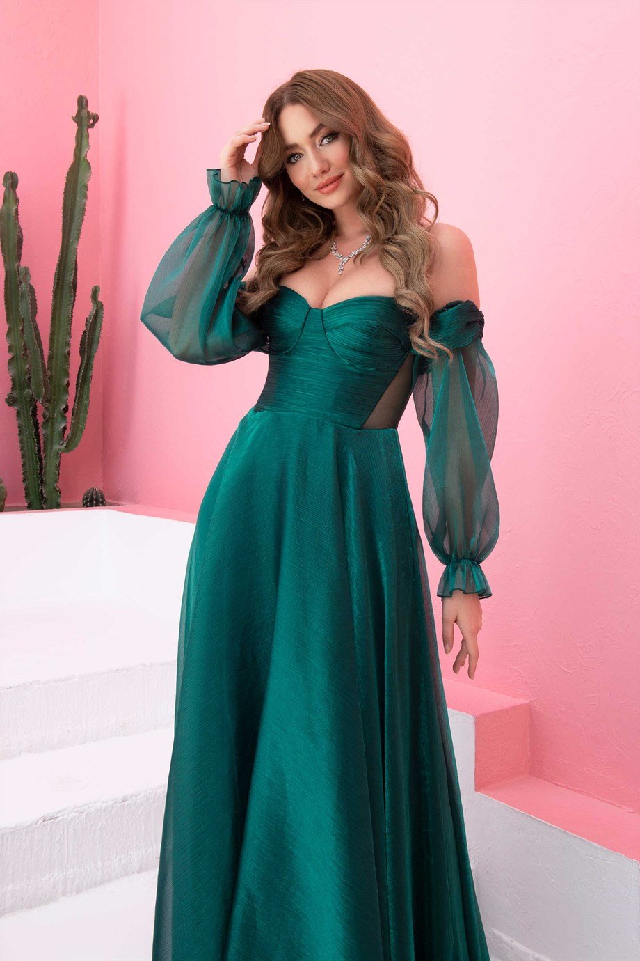55930-34CARMENCarmen Zümrüt Organze Düşük Kollu Uzun Abiye Elbise