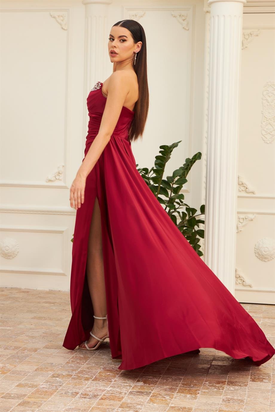 58080-3CARMENCarmen Bordo Saten Straplez Taşlı Uzun Abiye Elbise