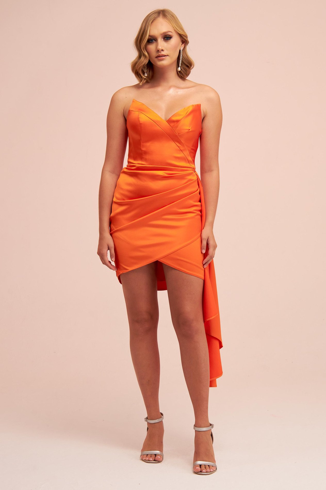 58145-106CARMENCarmen Orange Saten Straplez Kısa Parti Elbisesi