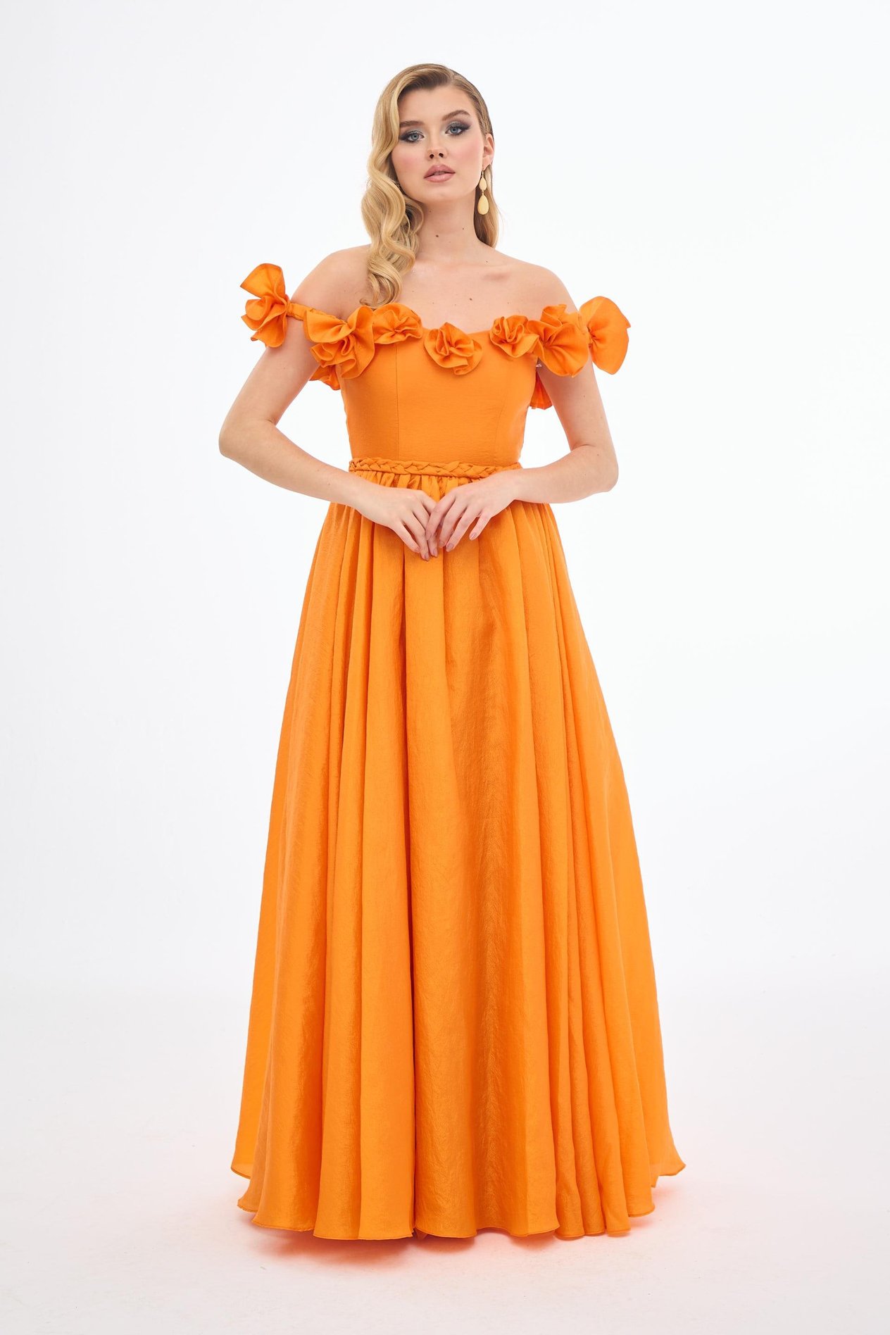 58373-106CARMENCarmen Orange Düşük Kollu Güllü Tafta Abiye Elbise