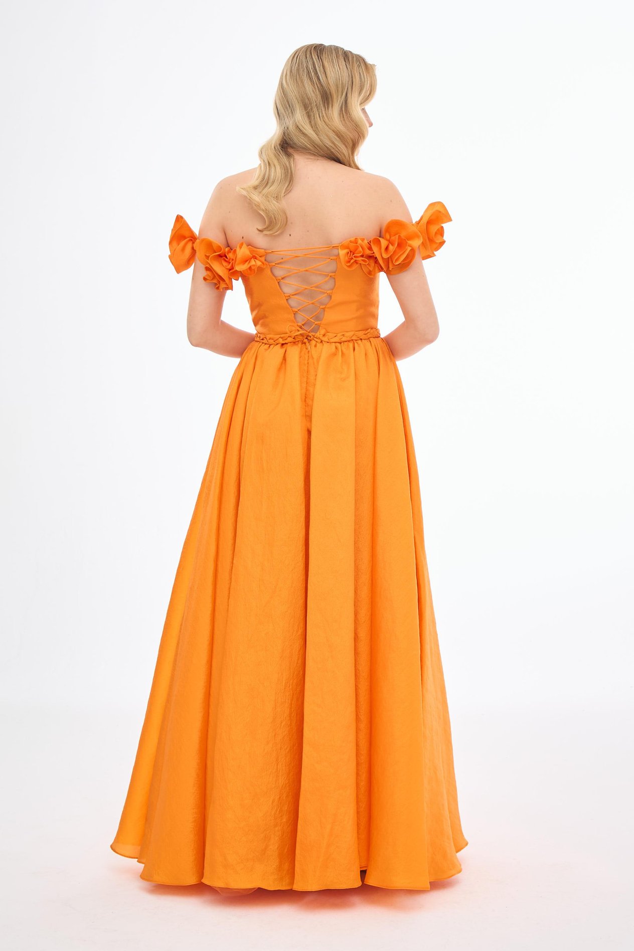 58373-106CARMENCarmen Orange Düşük Kollu Güllü Tafta Abiye Elbise