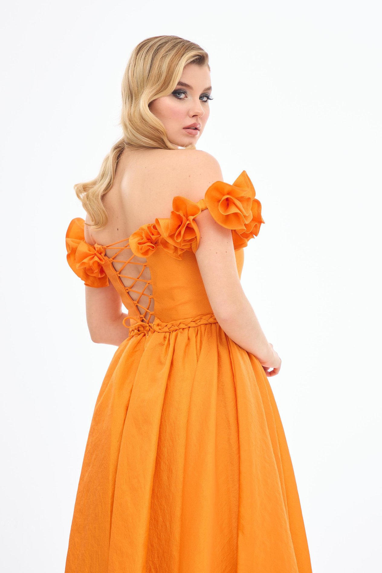 58373-106CARMENCarmen Orange Düşük Kollu Güllü Tafta Abiye Elbise