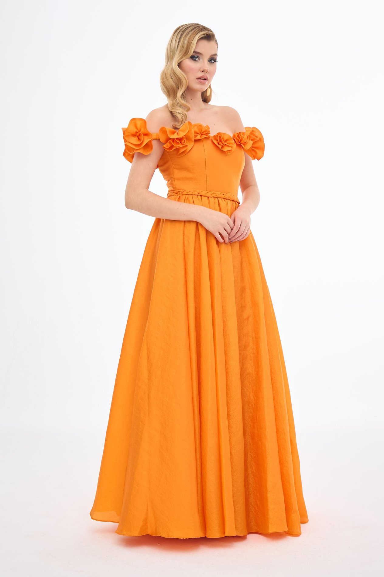 58373-106CARMENCarmen Orange Düşük Kollu Güllü Tafta Abiye Elbise