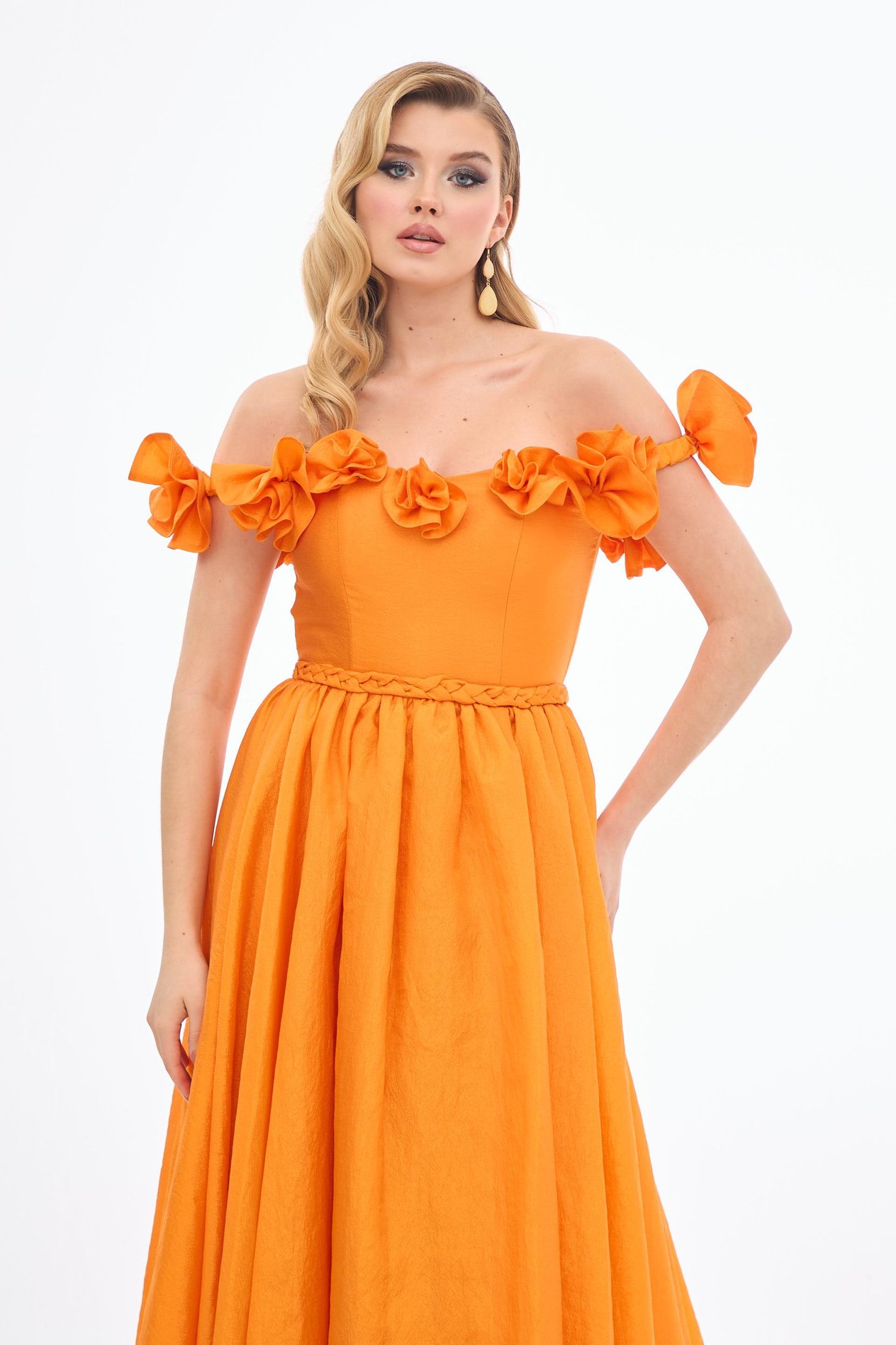 58373-106CARMENCarmen Orange Düşük Kollu Güllü Tafta Abiye Elbise
