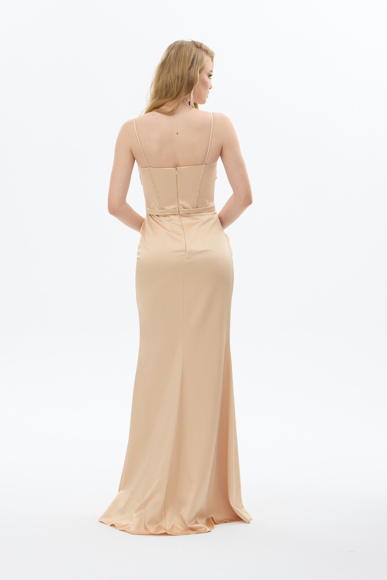 58404-9CARMENCarmen Gold İşlemeli Yırtmaçlı Saten Abiye Elbise