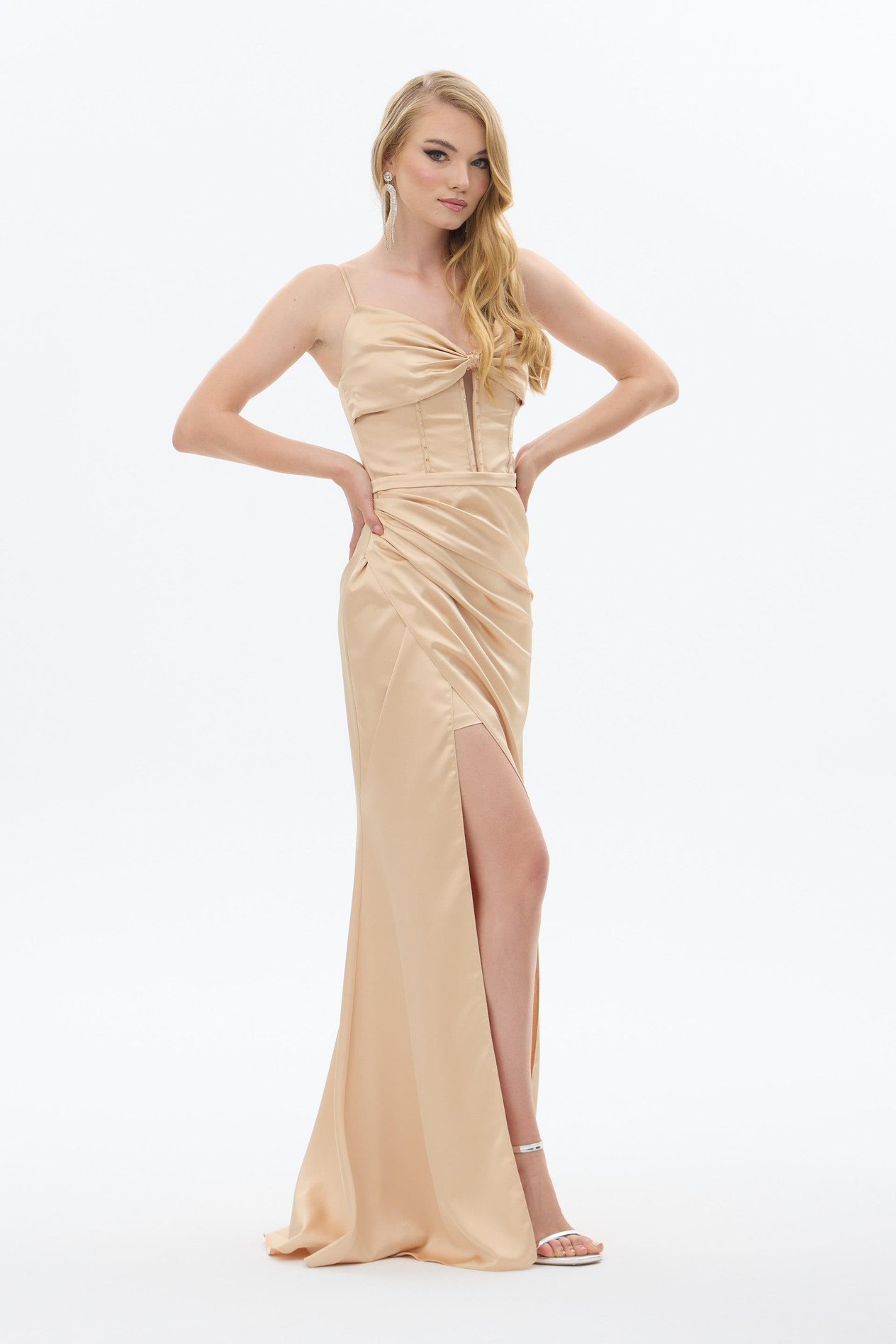 58404-9CARMENCarmen Gold İşlemeli Yırtmaçlı Saten Abiye Elbise