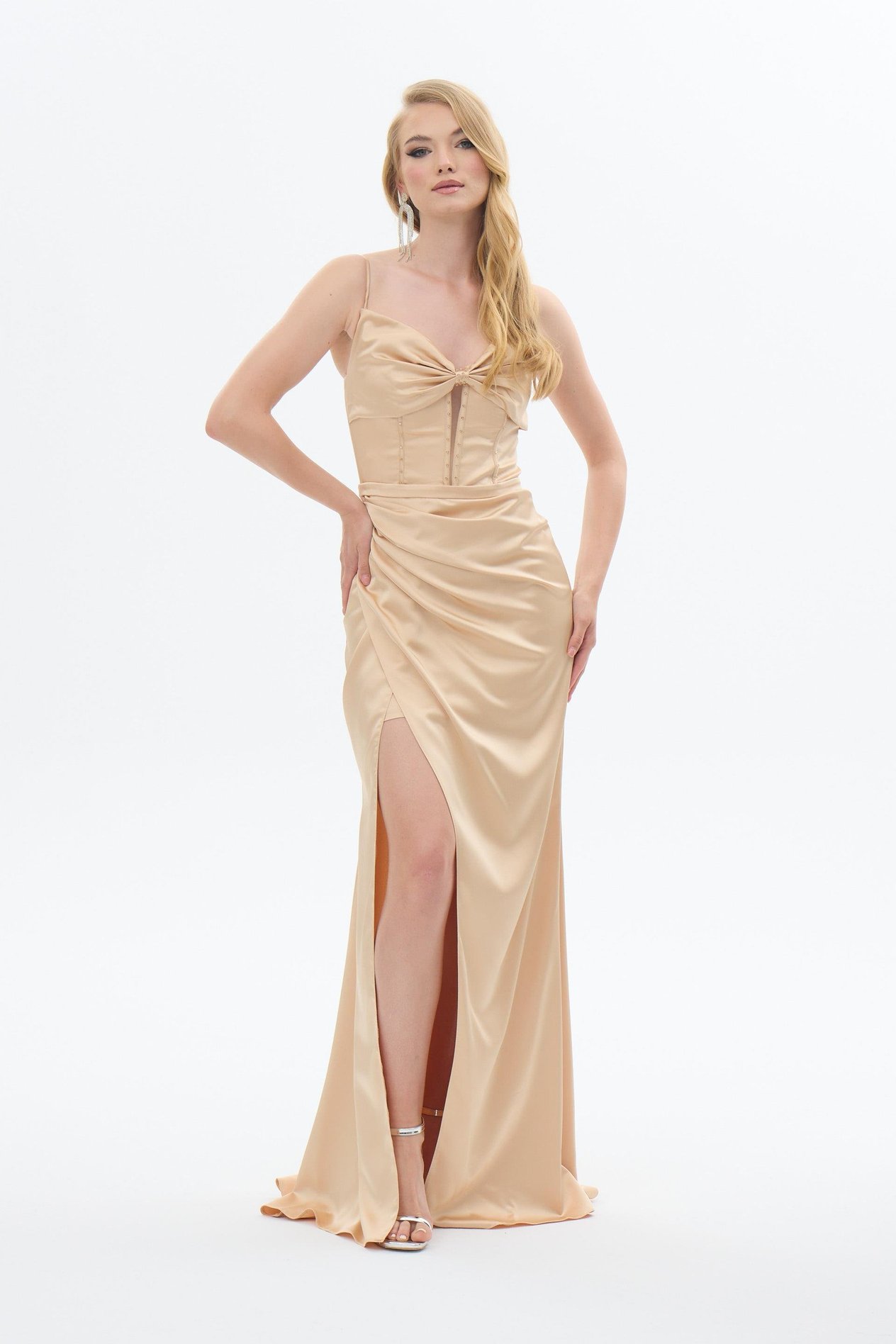 58404-9CARMENCarmen Gold İşlemeli Yırtmaçlı Saten Abiye Elbise