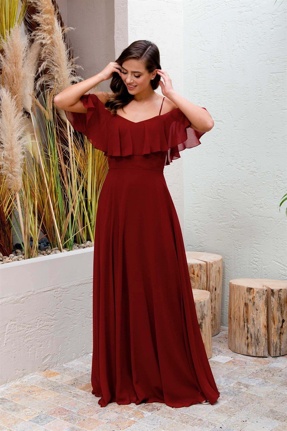 S56424-3CARMENCarmen Bordo Düşük Kollu Askılı Uzun Abiye Elbise