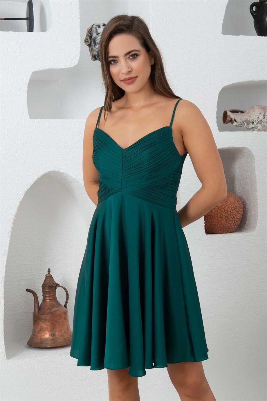55940-34Miss CarmenMiss Carmen Zümrüt Piliseli Askılı Kısa Abiye Elbise