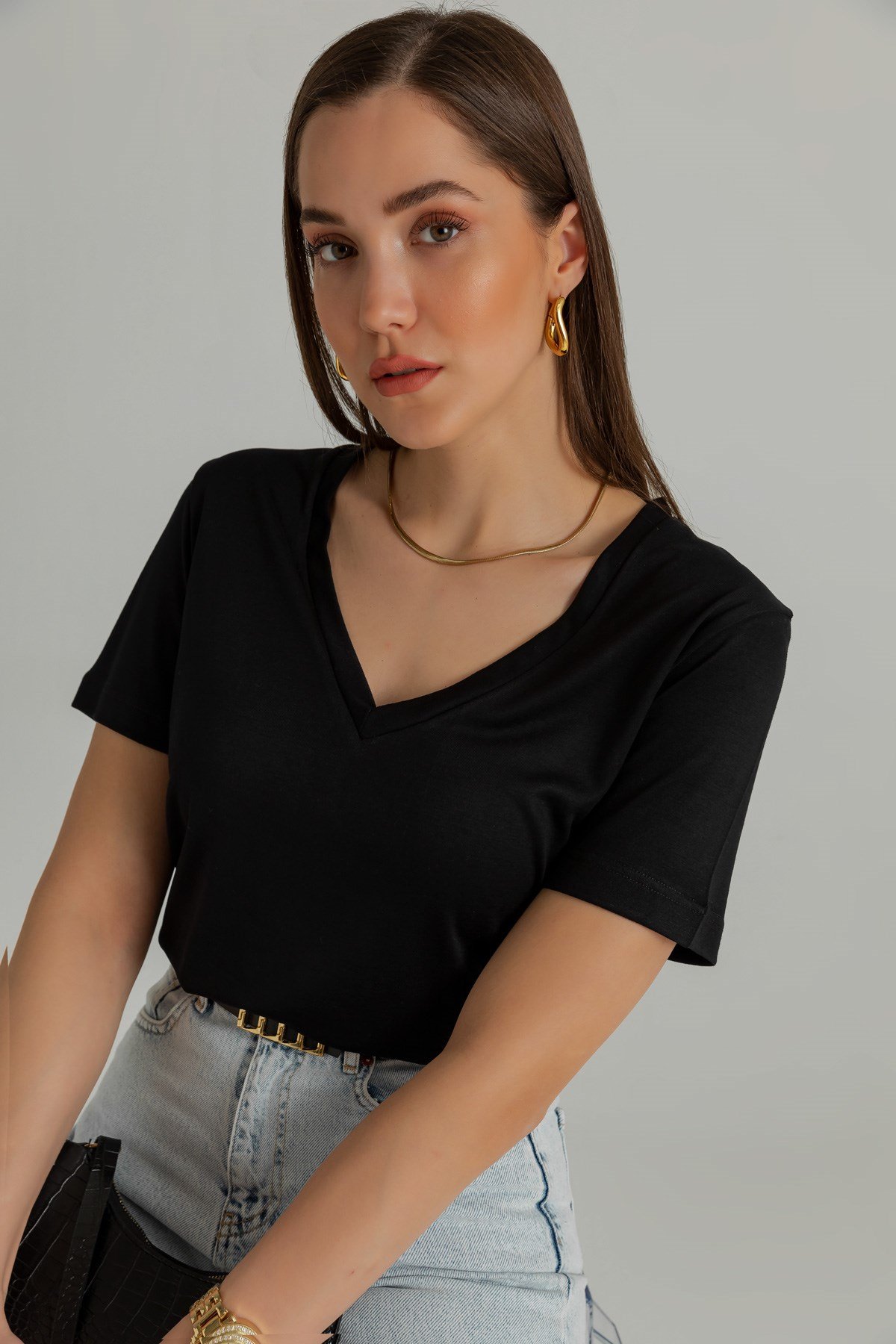 V Yaka Basic T-Shirt - SİYAH