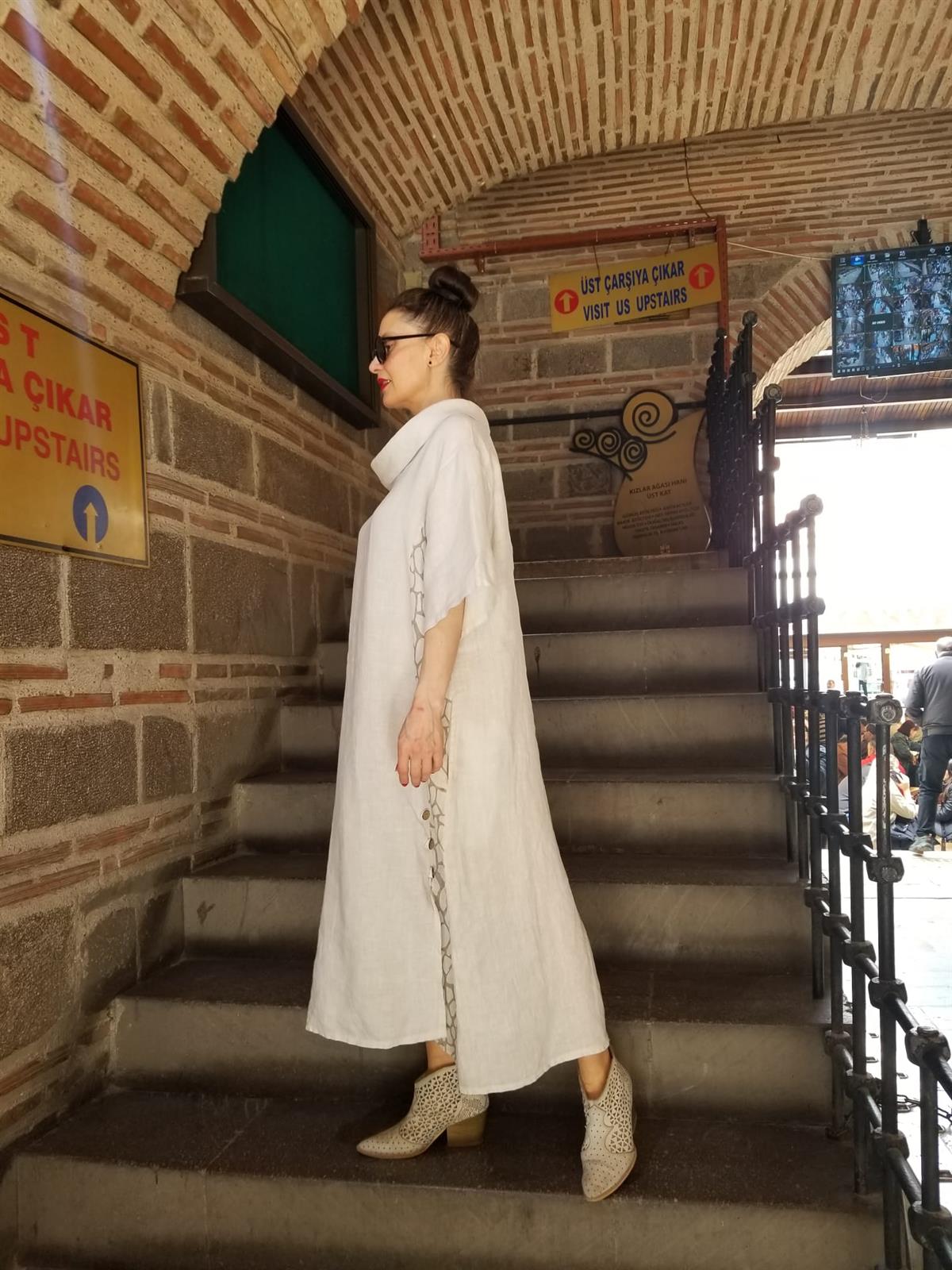 İTALYAN YANLARI DESENLİ DEGAJE  YAKA KETEN ELBİSE