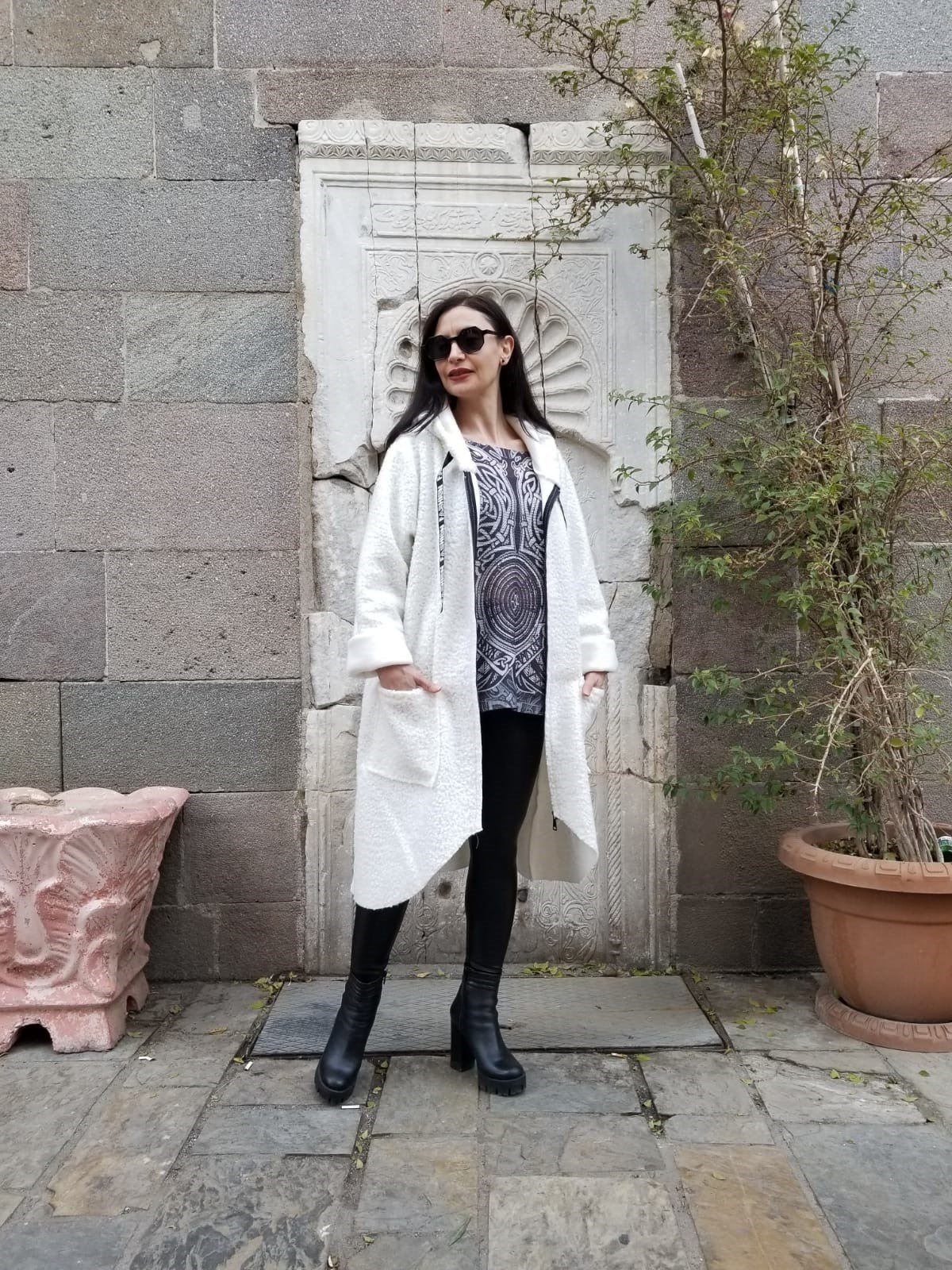 İtalyan Yün Buklet Beyaz Kapişonlu Cepli Kaban