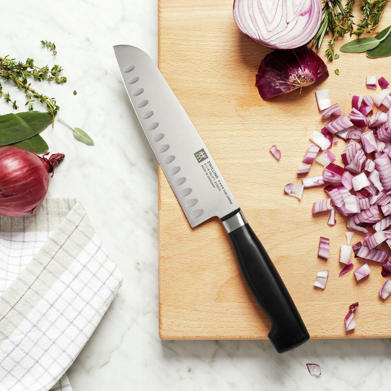 Zwilling Four Star Oluklu Santoku Bıçağı 18 cm