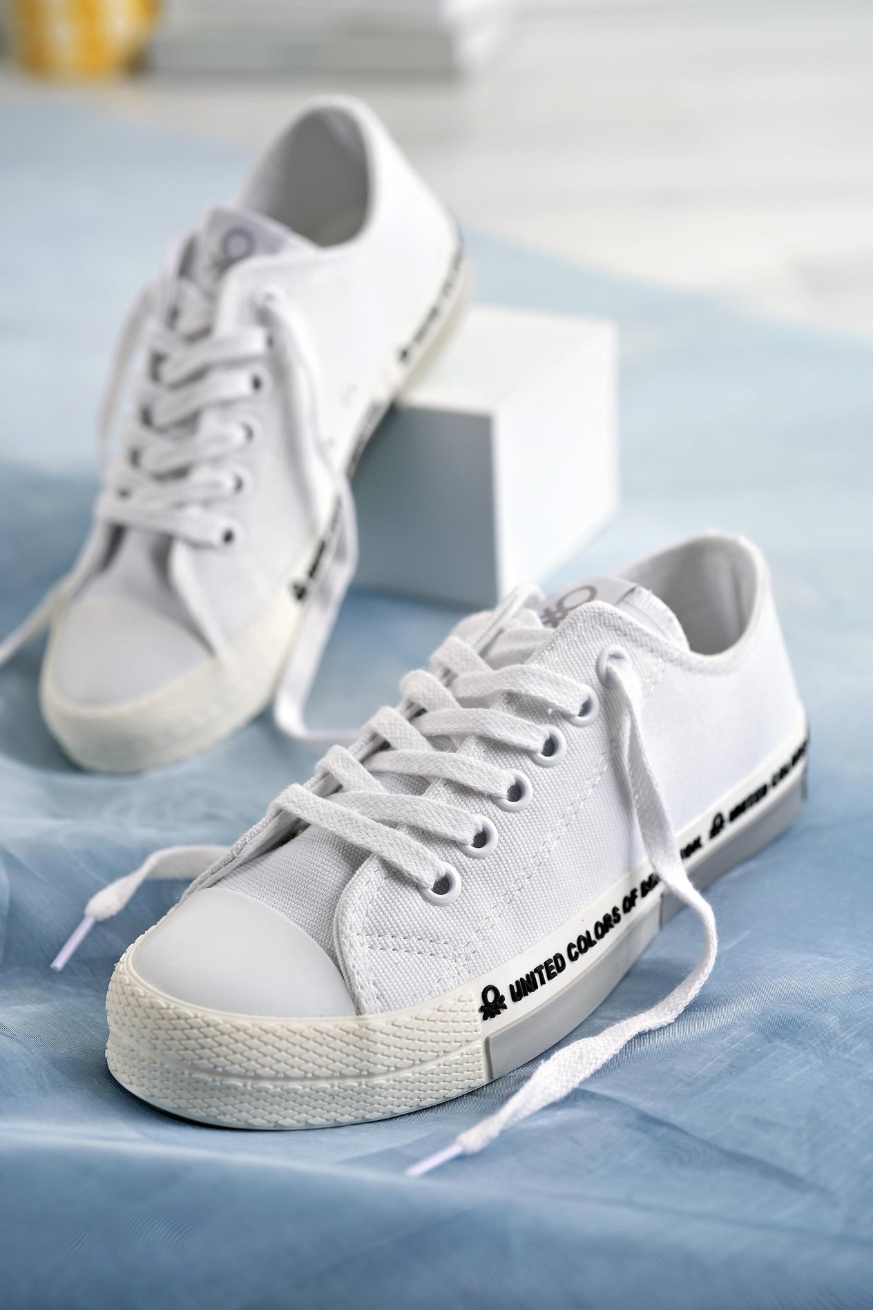 Benetton 70017 Beyaz Siyah Kısa Kadın Converse