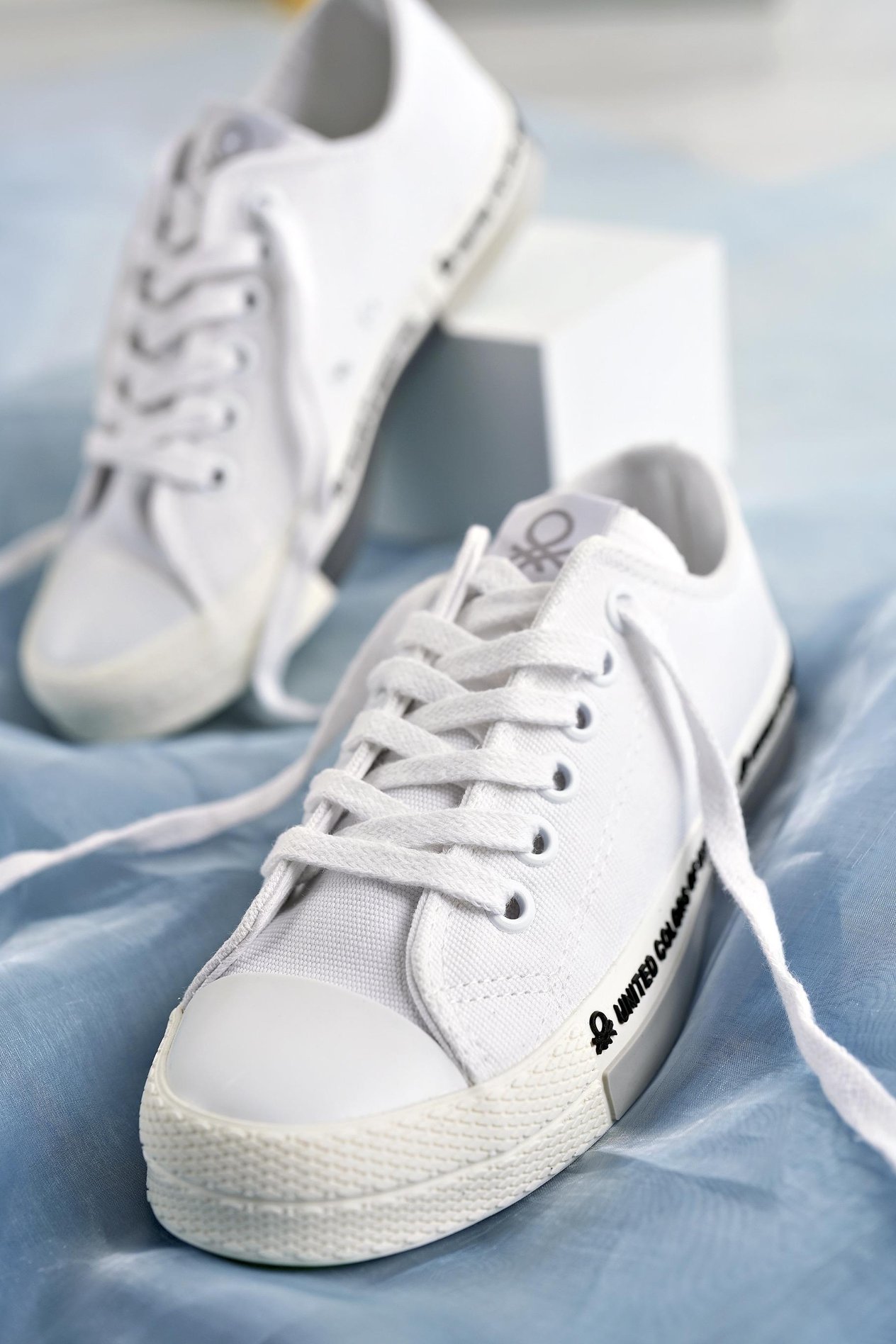 Benetton 70017 Beyaz Siyah Kısa Kadın Converse