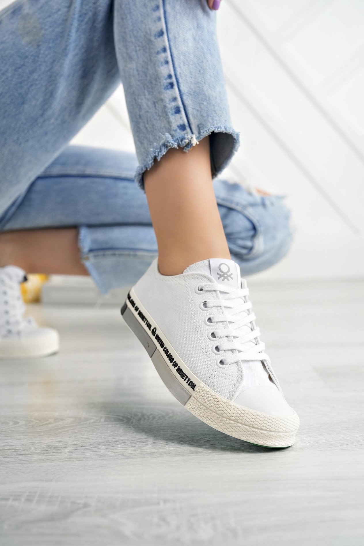 Benetton 70017 Beyaz Siyah Kısa Kadın Converse