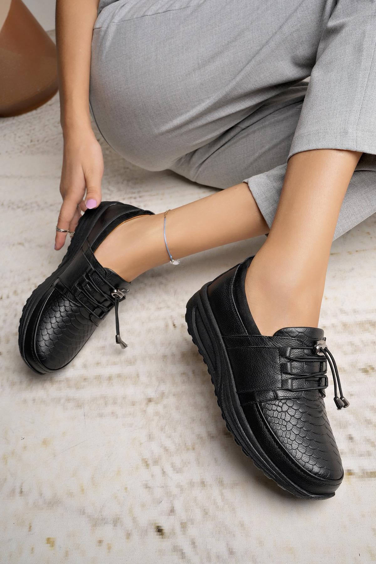 Castle Black 42640 Siyah Hakiki Deri Anatomik Kadın Ayakkabı