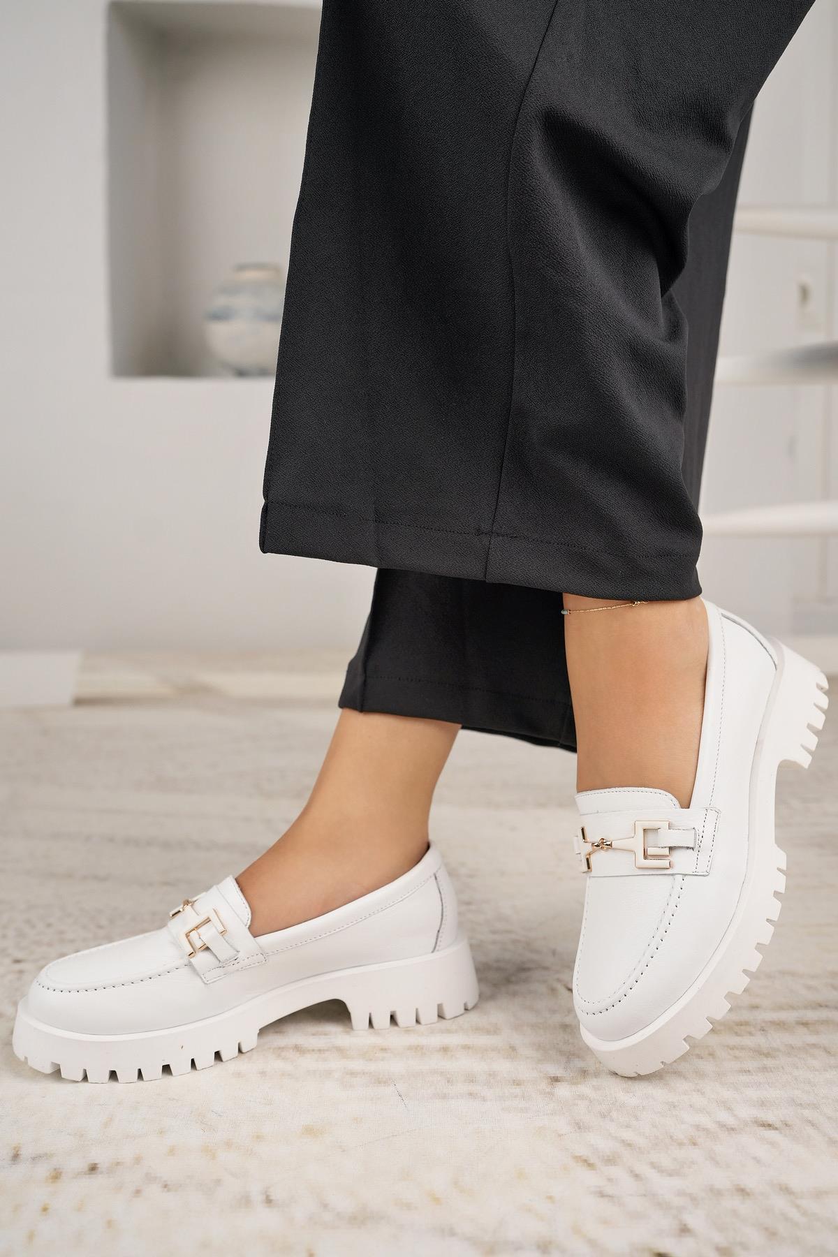 Nesil Shoes Diva 2854 Beyaz Hakiki Deri Tokalı Kadın Ayakkabı