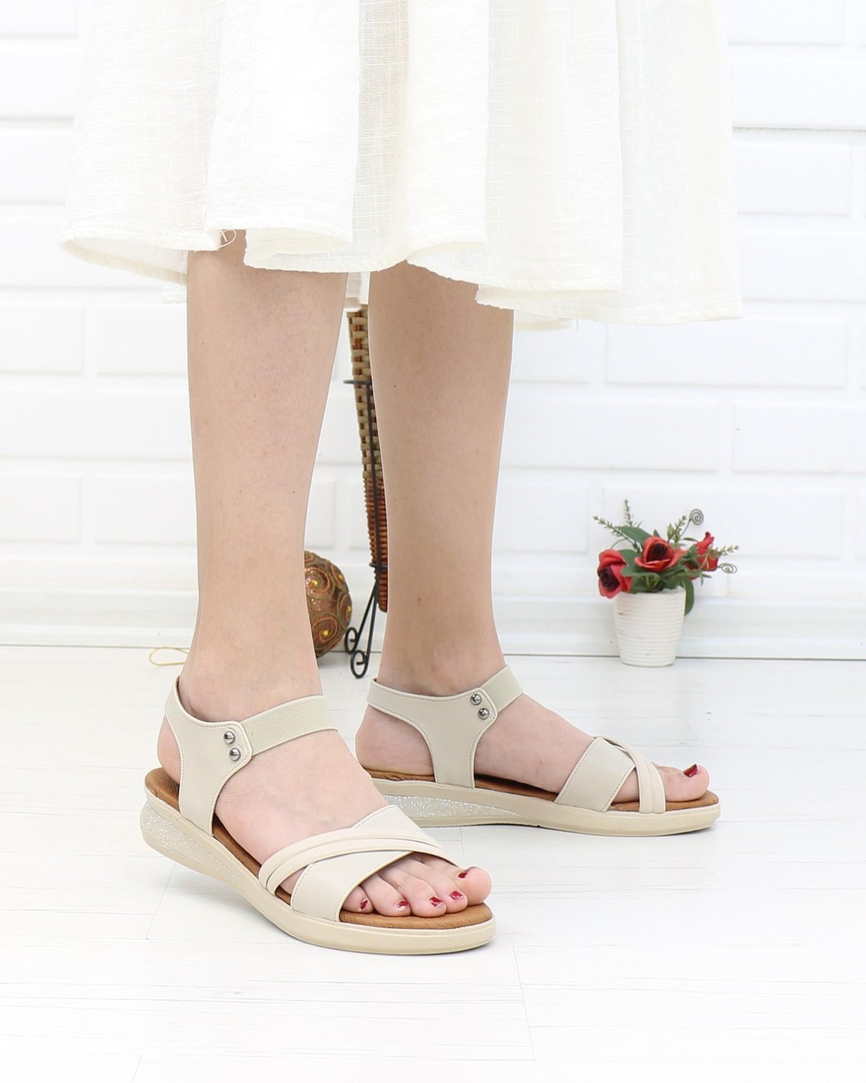 Nesil Shoes Mv 953 Krem Anatomik Lastikli Kadın Sandalet