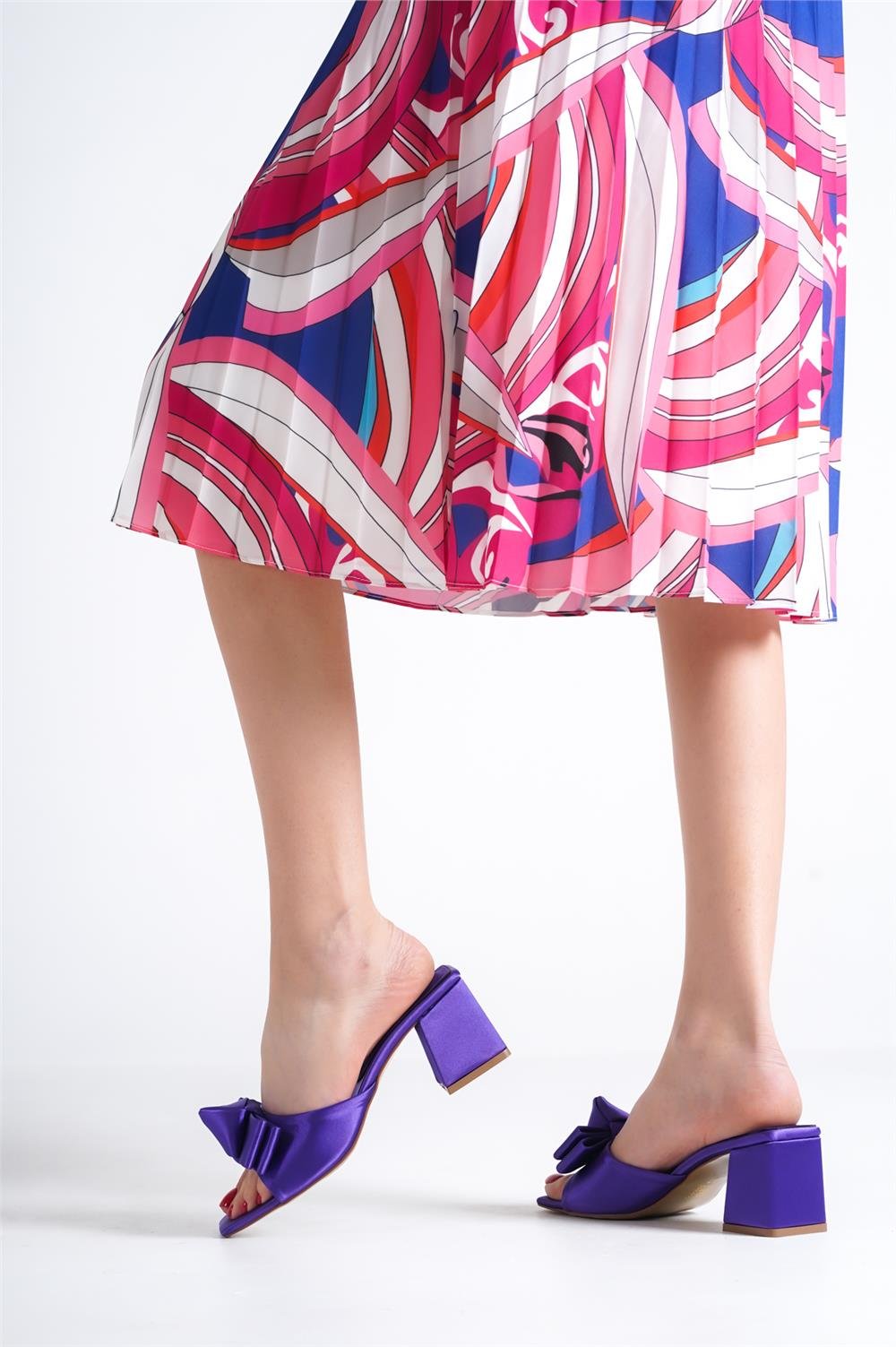 Capone Blunt Toe Knot Double Bow Detail Satin Woman Mid Heel Sandals