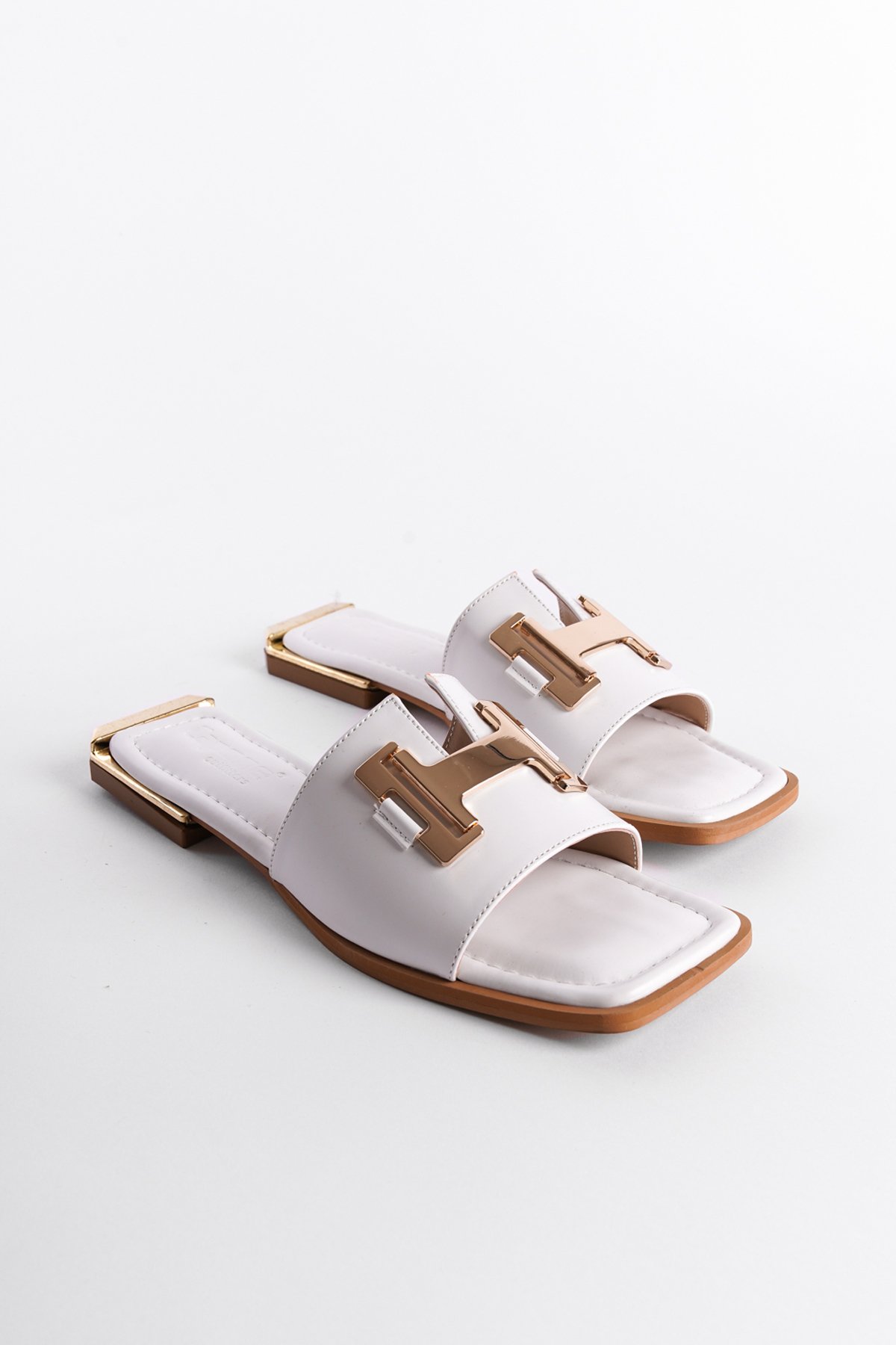 Capone Blunt Toe Metal Bouckle Metal Heel Detail Woman Sandals