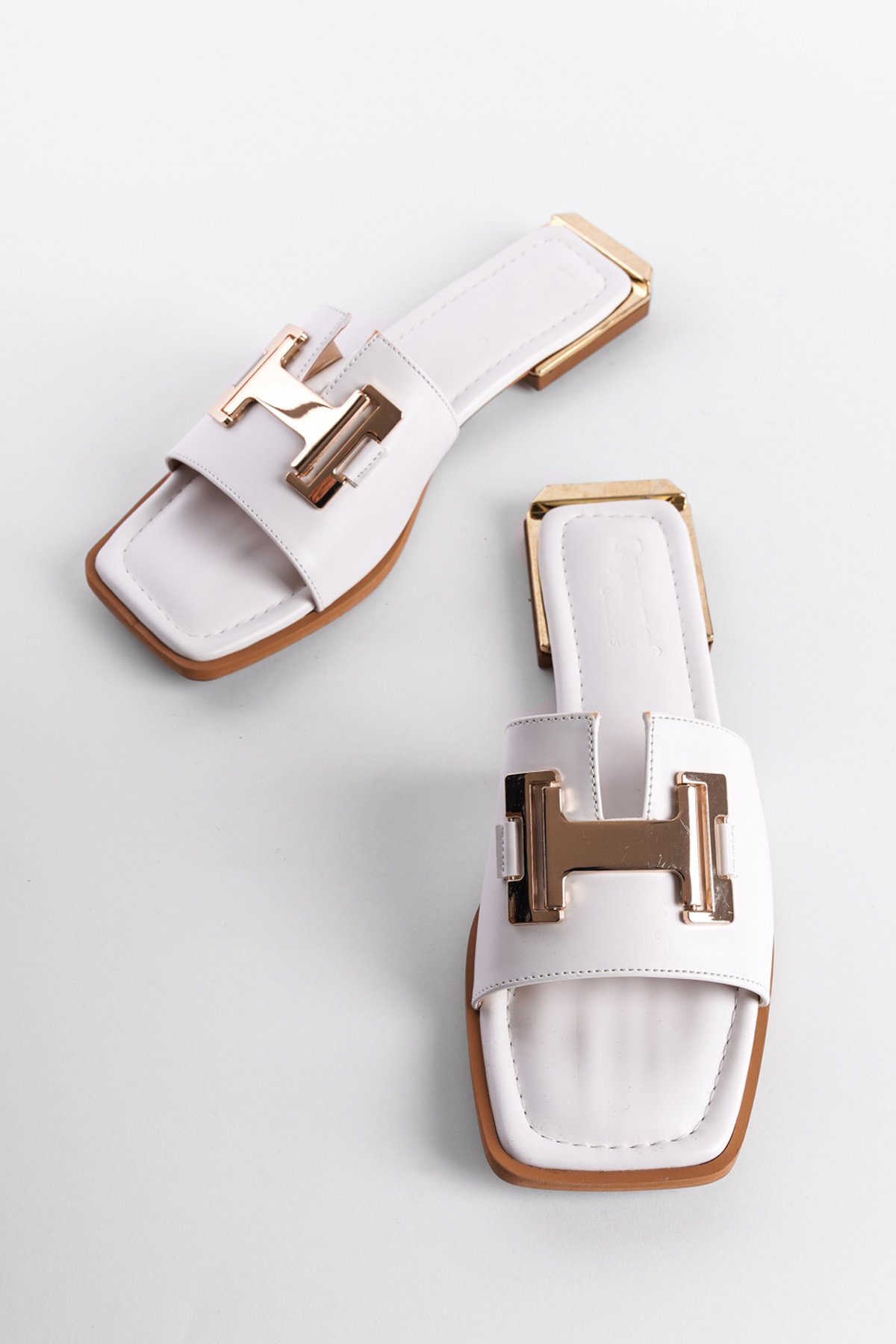 Capone Blunt Toe Metal Bouckle Metal Heel Detail Woman Sandals