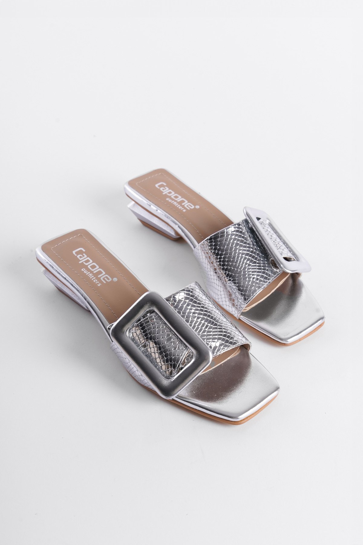 Capone Low Heel Buckle Accessory Patent Leather Croco Woman Sandals