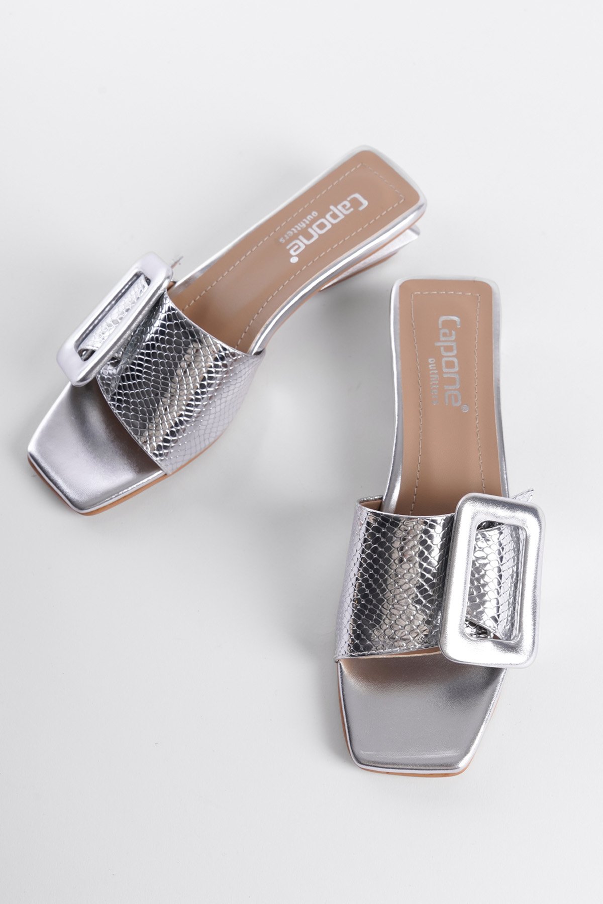 Capone Low Heel Buckle Accessory Patent Leather Croco Woman Sandals